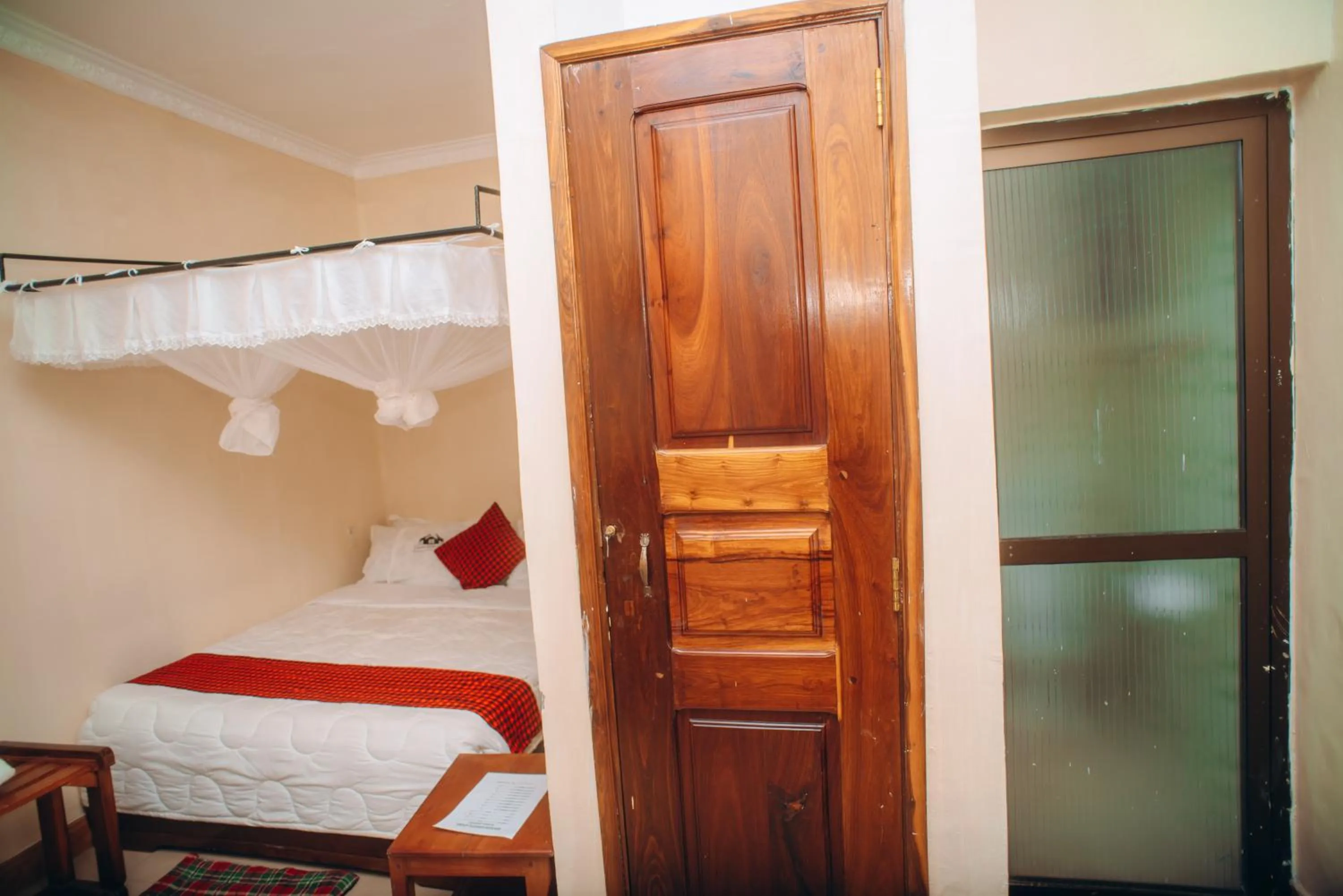 Bedroom, Bed in Arusha Giraffe Lodge