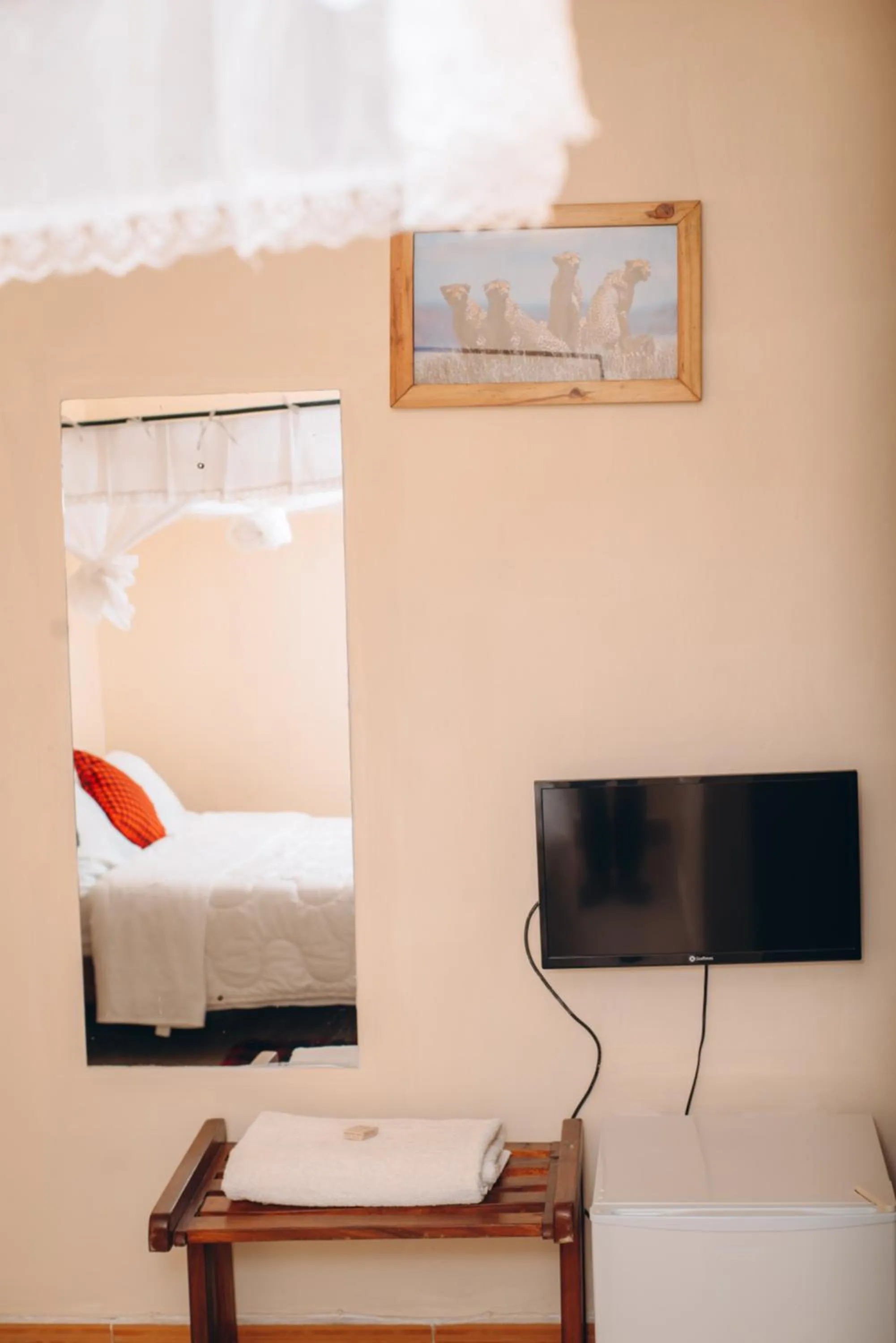 TV and multimedia, Bed in Arusha Giraffe Lodge