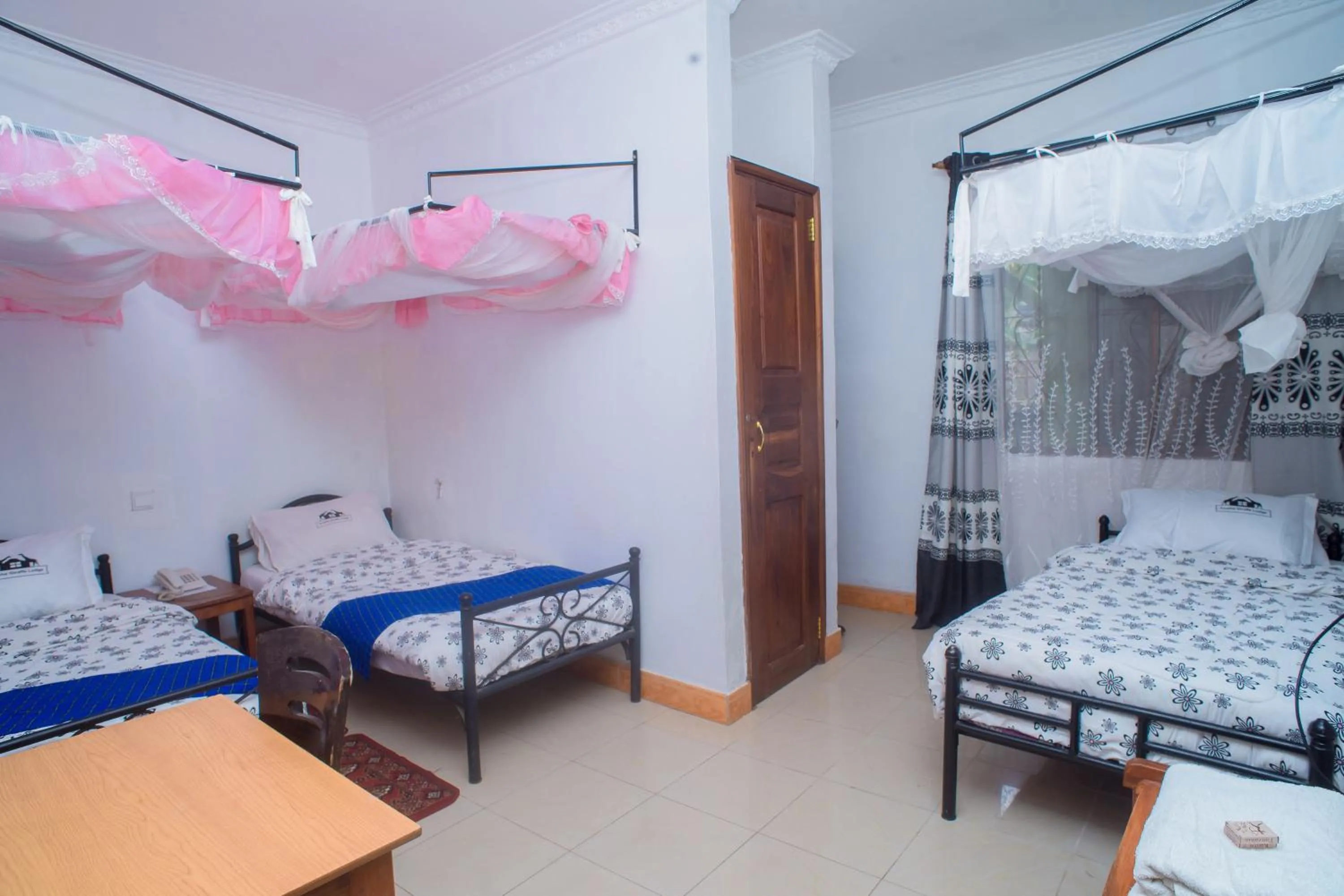 Bedroom, Bed in Arusha Giraffe Lodge