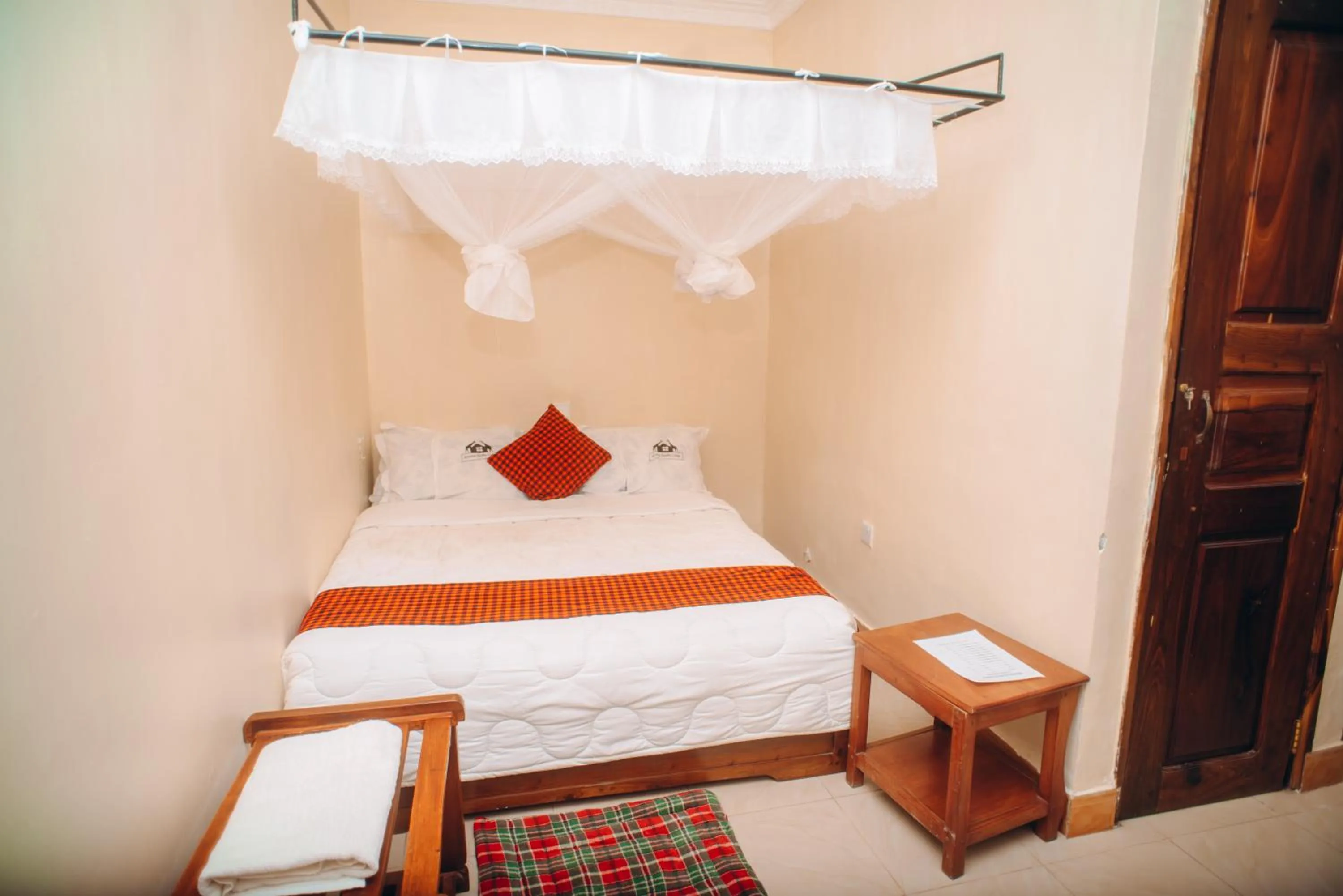 Bedroom, Bed in Arusha Giraffe Lodge