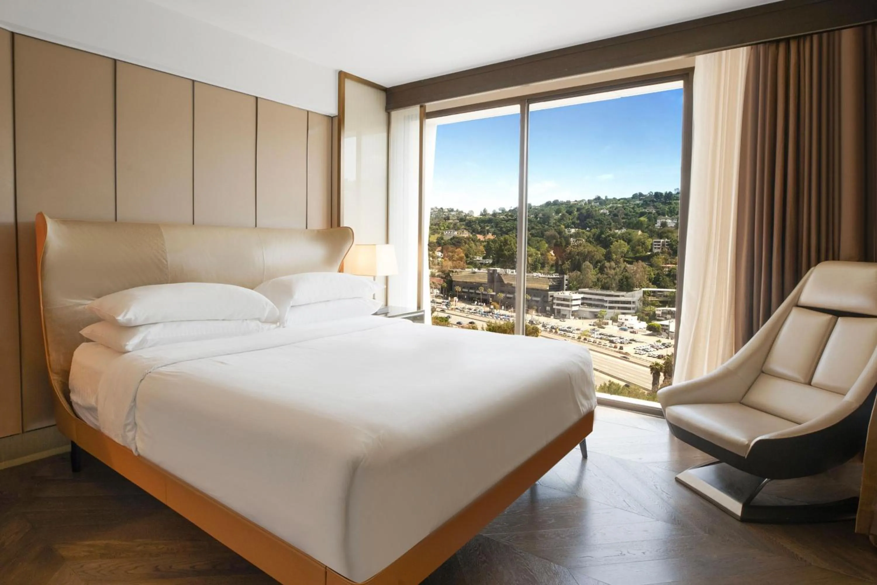 Bedroom, Bed in Sheraton Universal