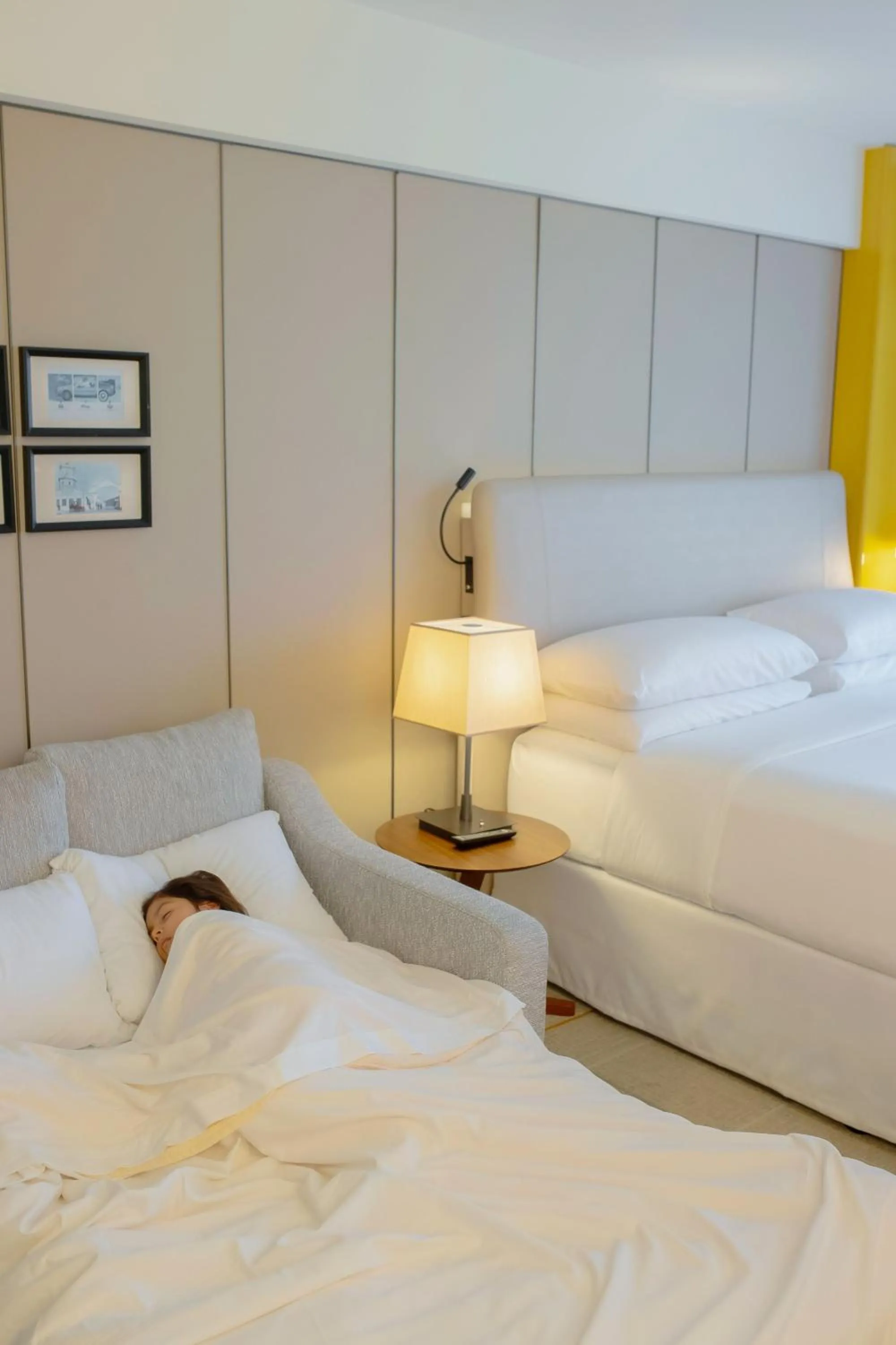 Photo of the whole room, Bed in Sheraton Universal