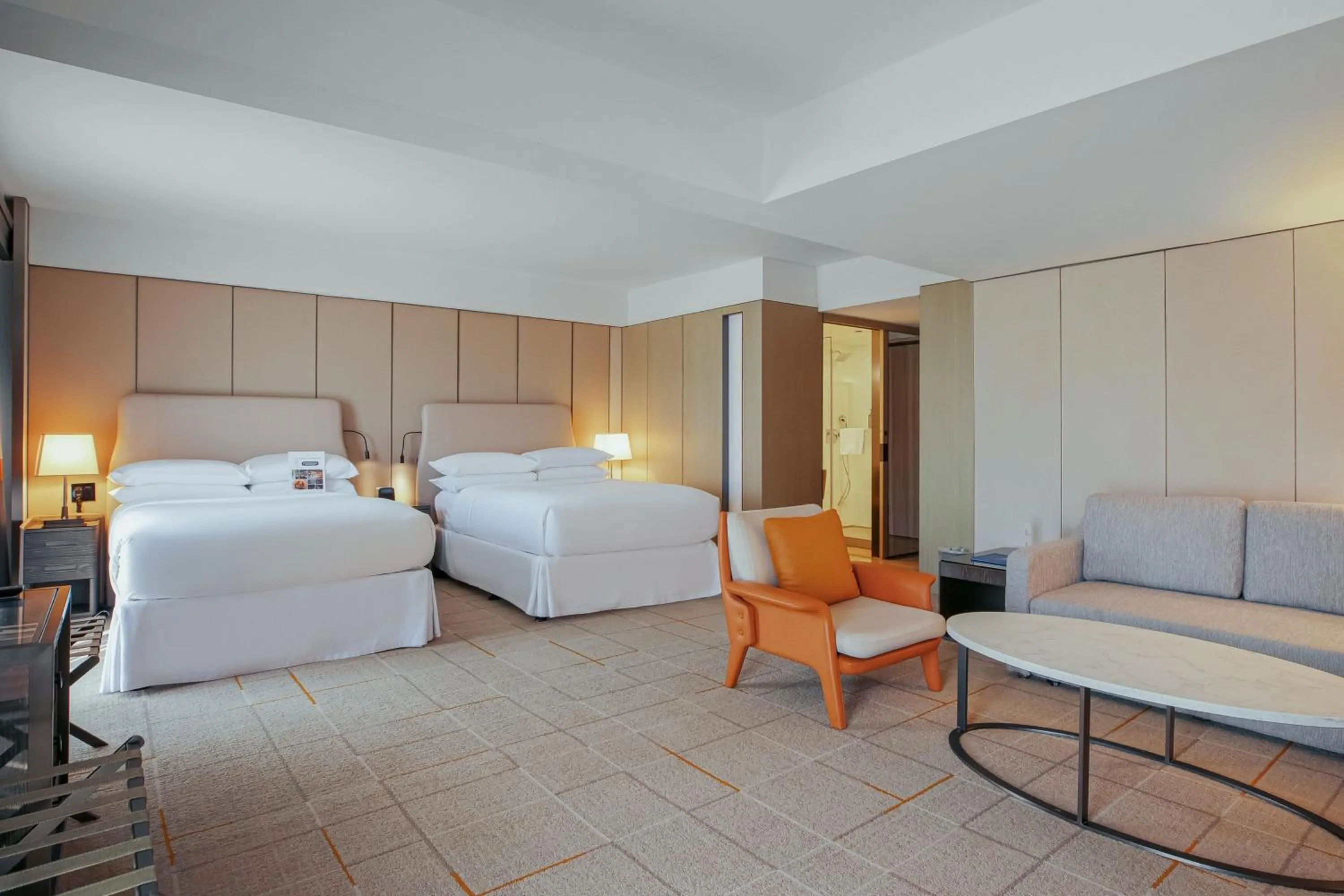 Photo of the whole room, Bed in Sheraton Universal