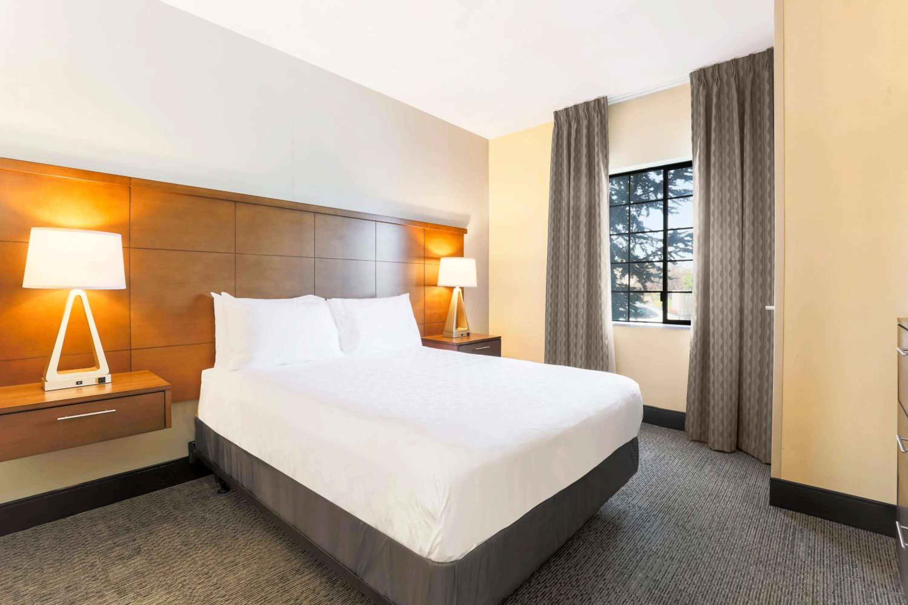 Photo of the whole room, Bed in Staybridge Suites Reno Nevada by IHG