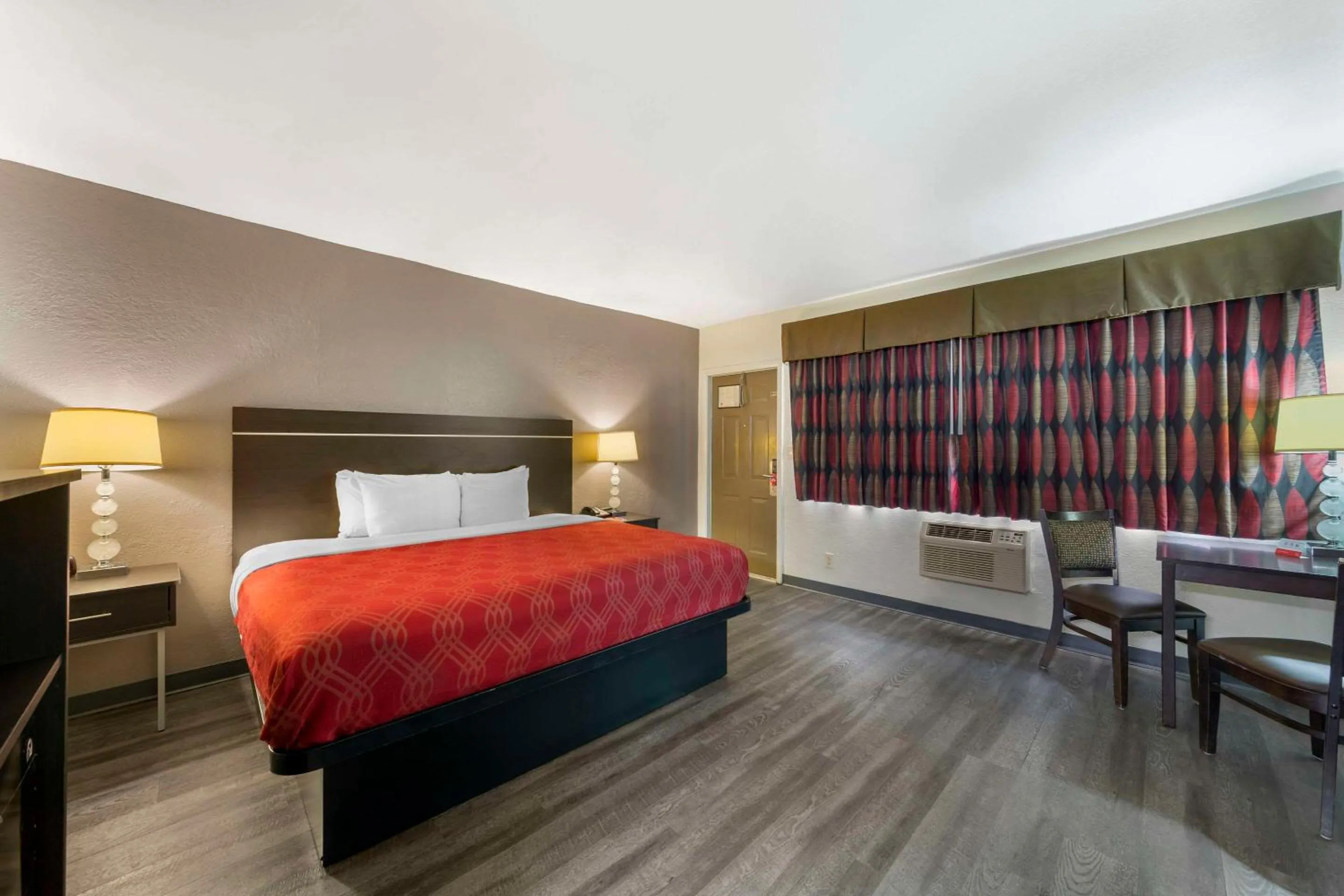 Bedroom, Bed in Fort Lauderdale Gardens Inn & Suites Ft Lauderdale International Airport