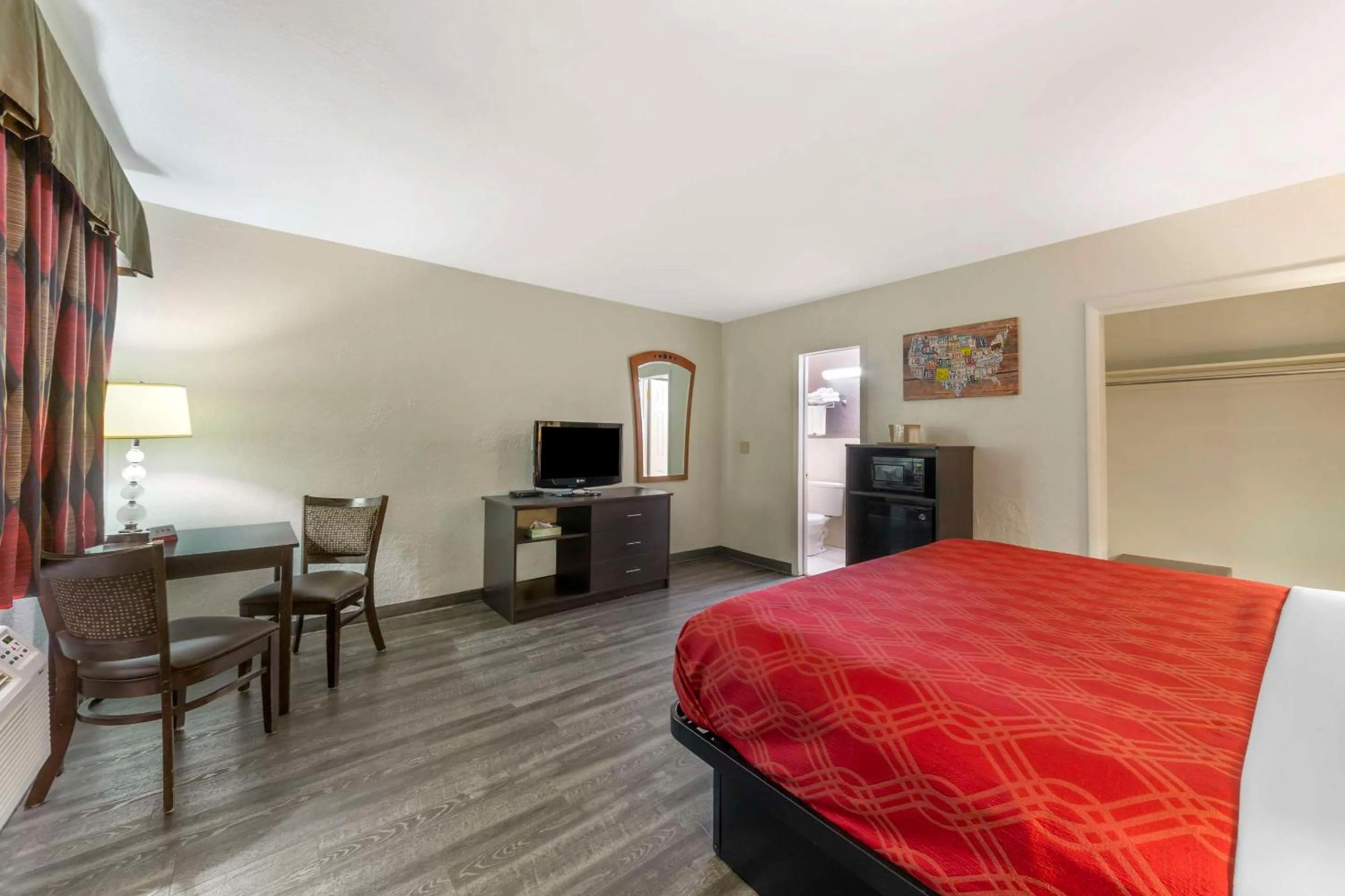 Bedroom, Bed in Fort Lauderdale Gardens Inn & Suites Ft Lauderdale International Airport