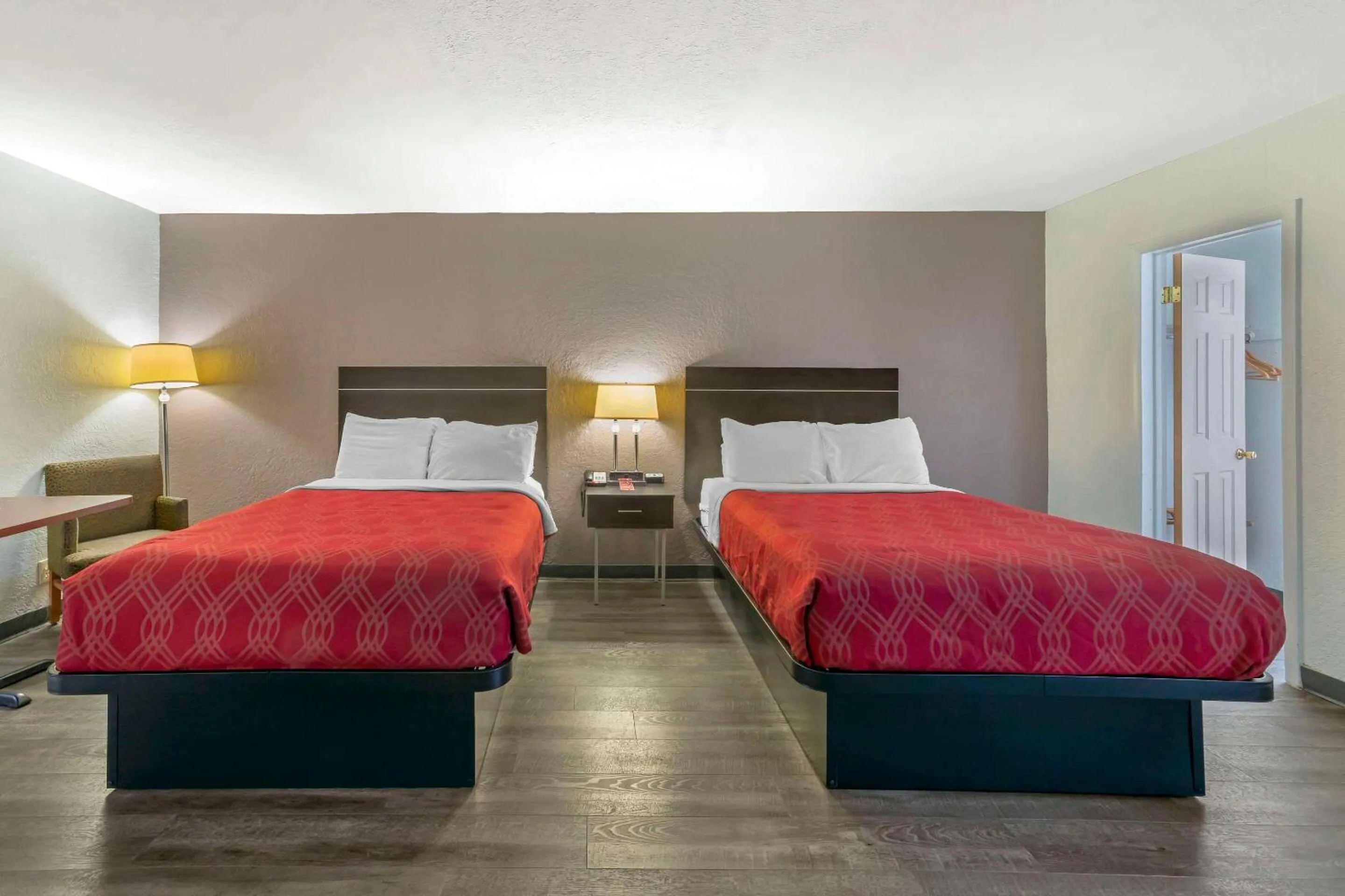 Bedroom, Bed in Fort Lauderdale Gardens Inn & Suites Ft Lauderdale International Airport