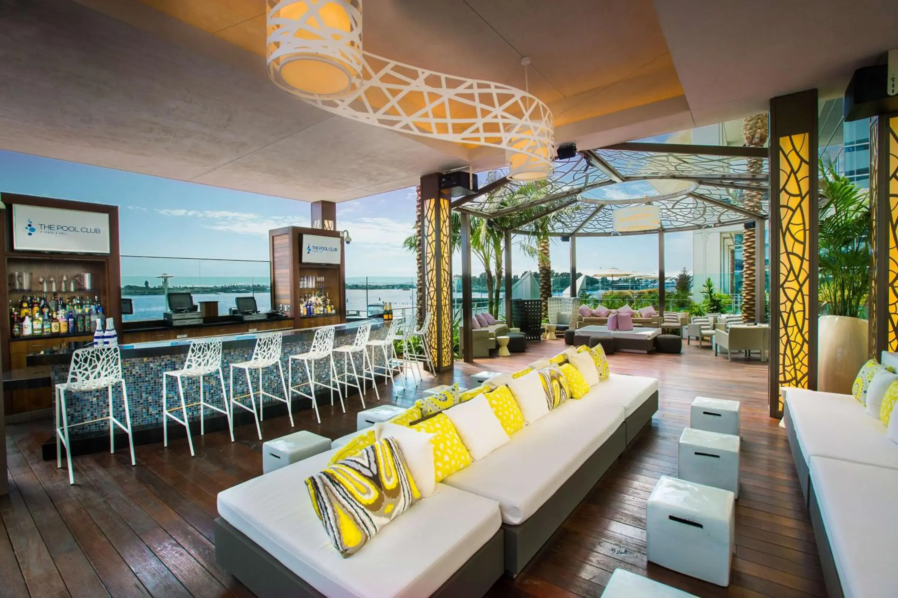 Lounge or bar in Hilton San Diego Bayfront Lounge or bar in Hilton San Diego Bayfront