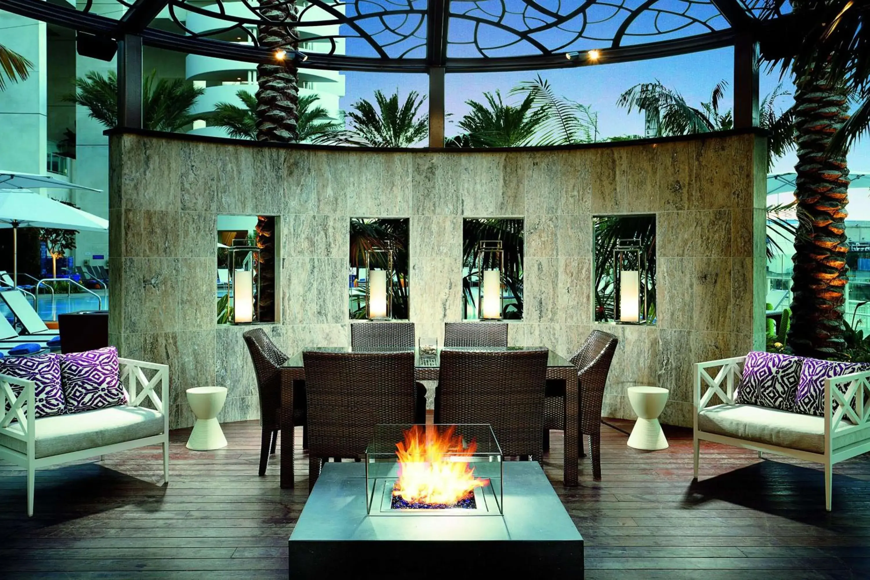 Lounge or bar in Hilton San Diego Bayfront Lounge or bar in Hilton San Diego Bayfront