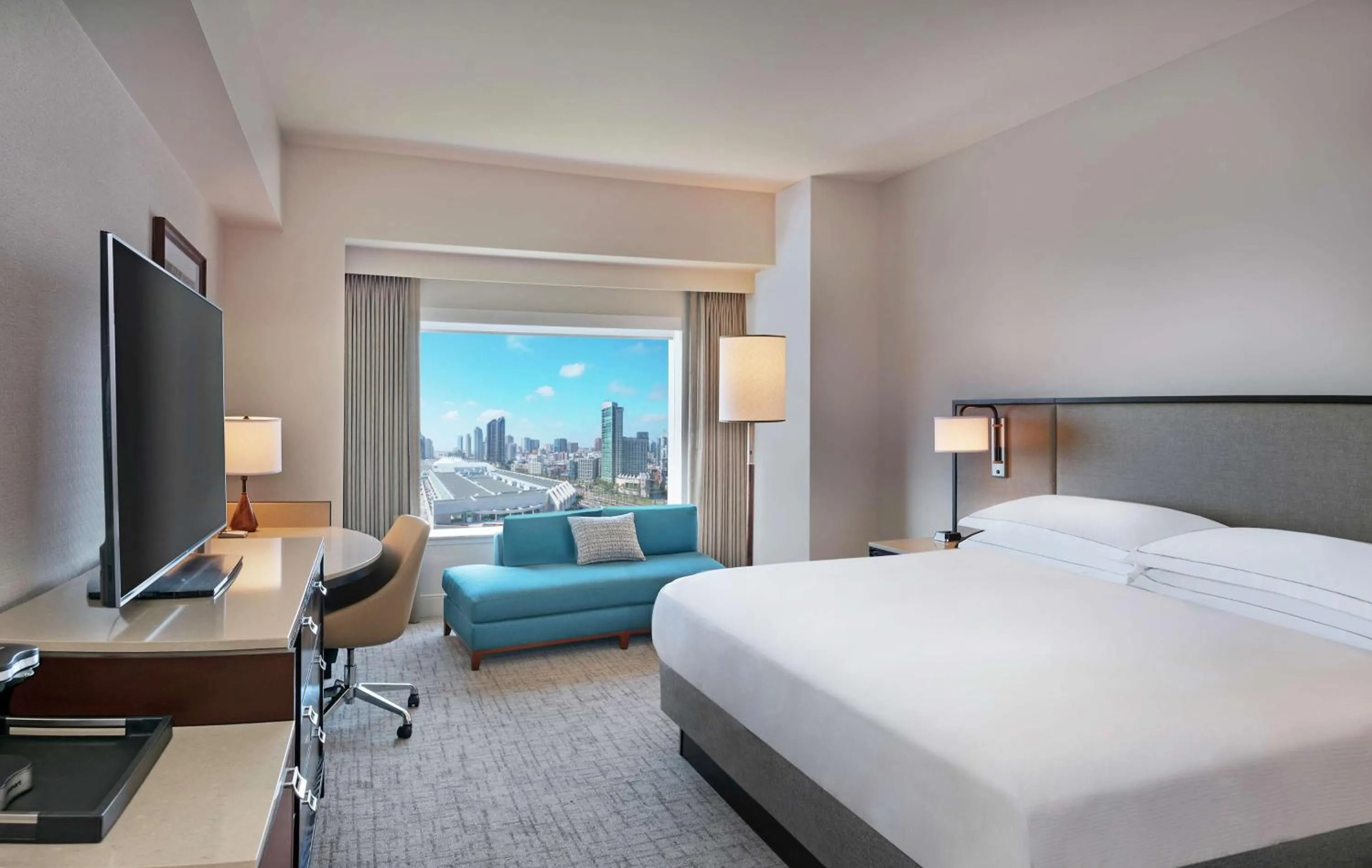 Bedroom, Bed in Hilton San Diego Bayfront