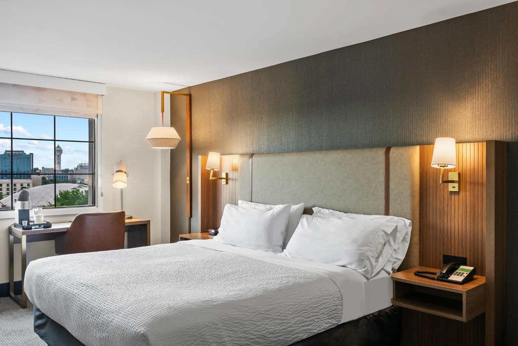 Photo of the whole room, Bed in Holiday Inn Niagara Falls State Park Entry by IHG