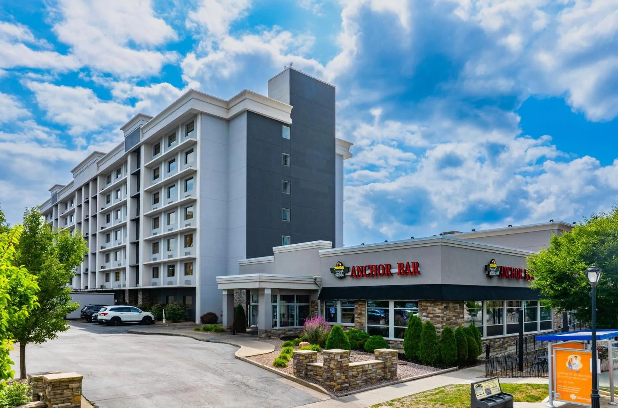 Property building in Holiday Inn Niagara Falls State Park Entry by IHG