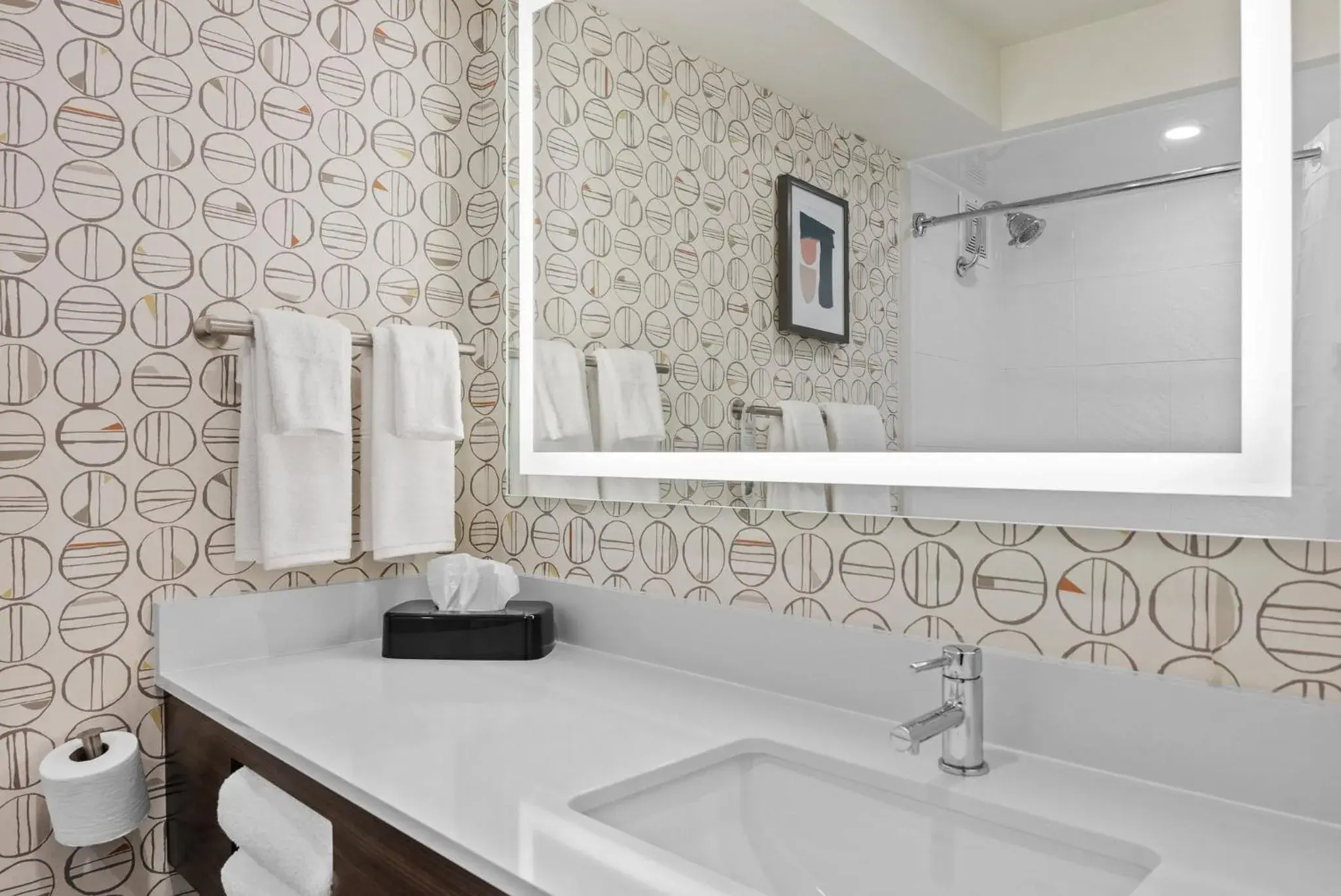 Standard King Room in Holiday Inn Niagara Falls State Park Entry by IHG Standard King Room in Holiday Inn Niagara Falls State Park Entry by IHG