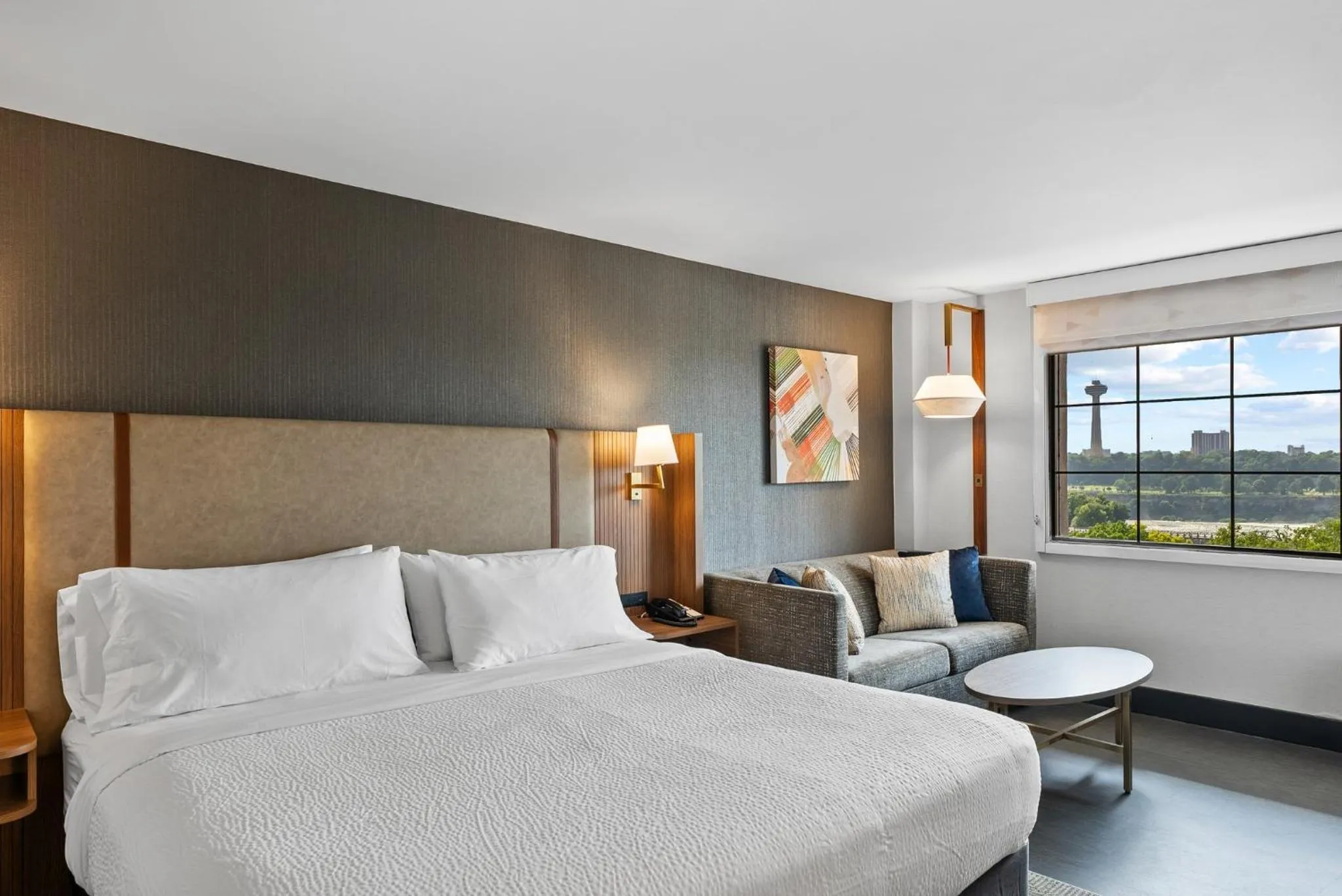 Photo of the whole room, Bed in Holiday Inn Niagara Falls State Park Entry by IHG