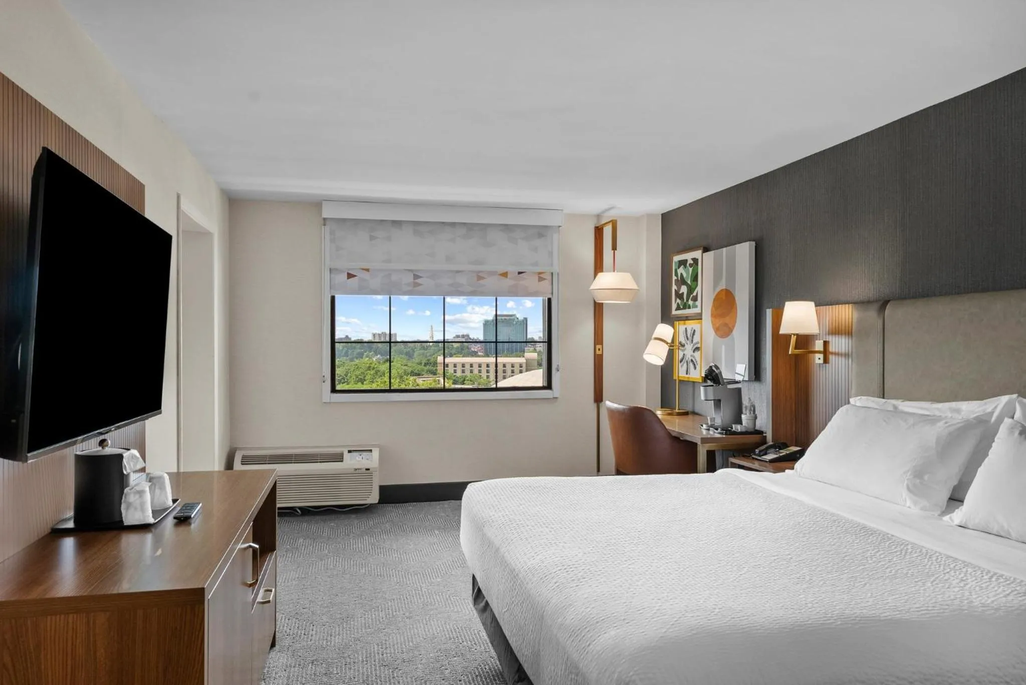 Photo of the whole room, Bed in Holiday Inn Niagara Falls State Park Entry by IHG