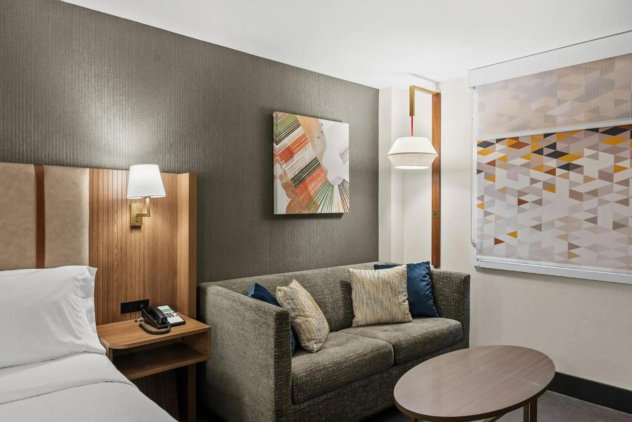 Photo of the whole room, Bed in Holiday Inn Niagara Falls State Park Entry by IHG