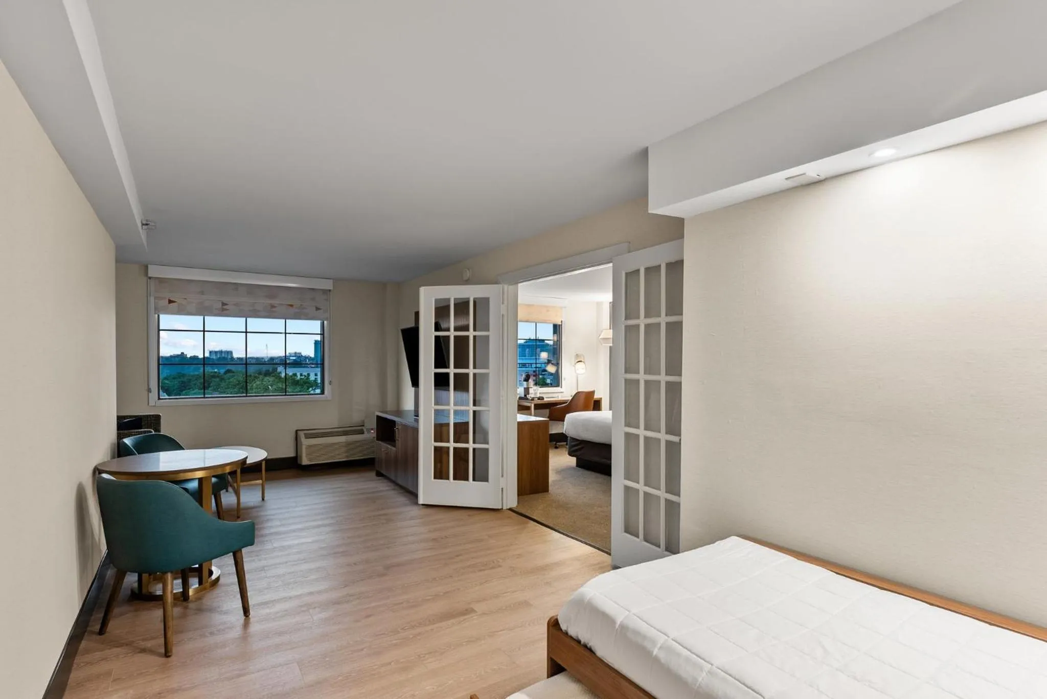 Photo of the whole room, Bed in Holiday Inn Niagara Falls State Park Entry by IHG