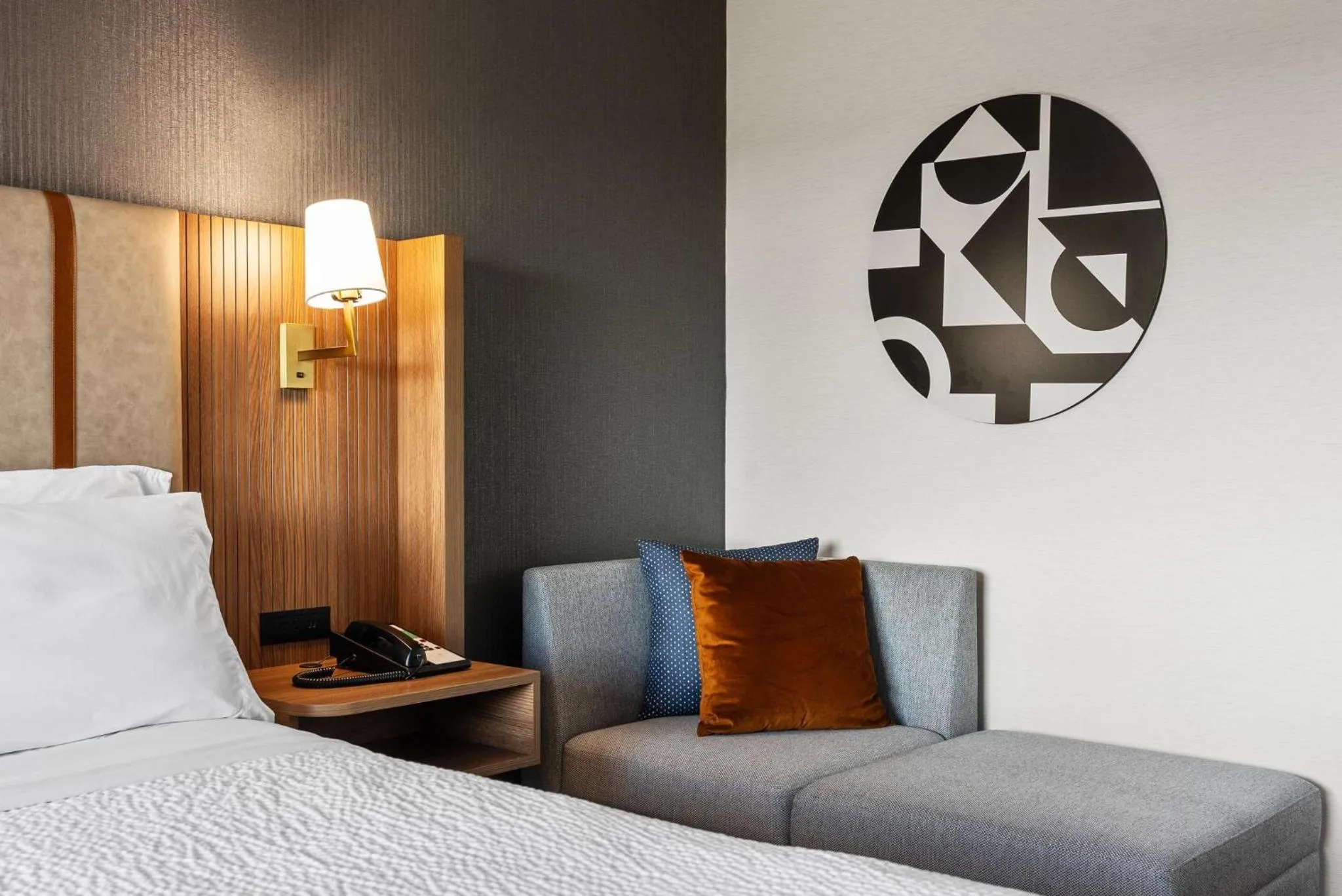 Photo of the whole room, Bed in Holiday Inn Niagara Falls State Park Entry by IHG