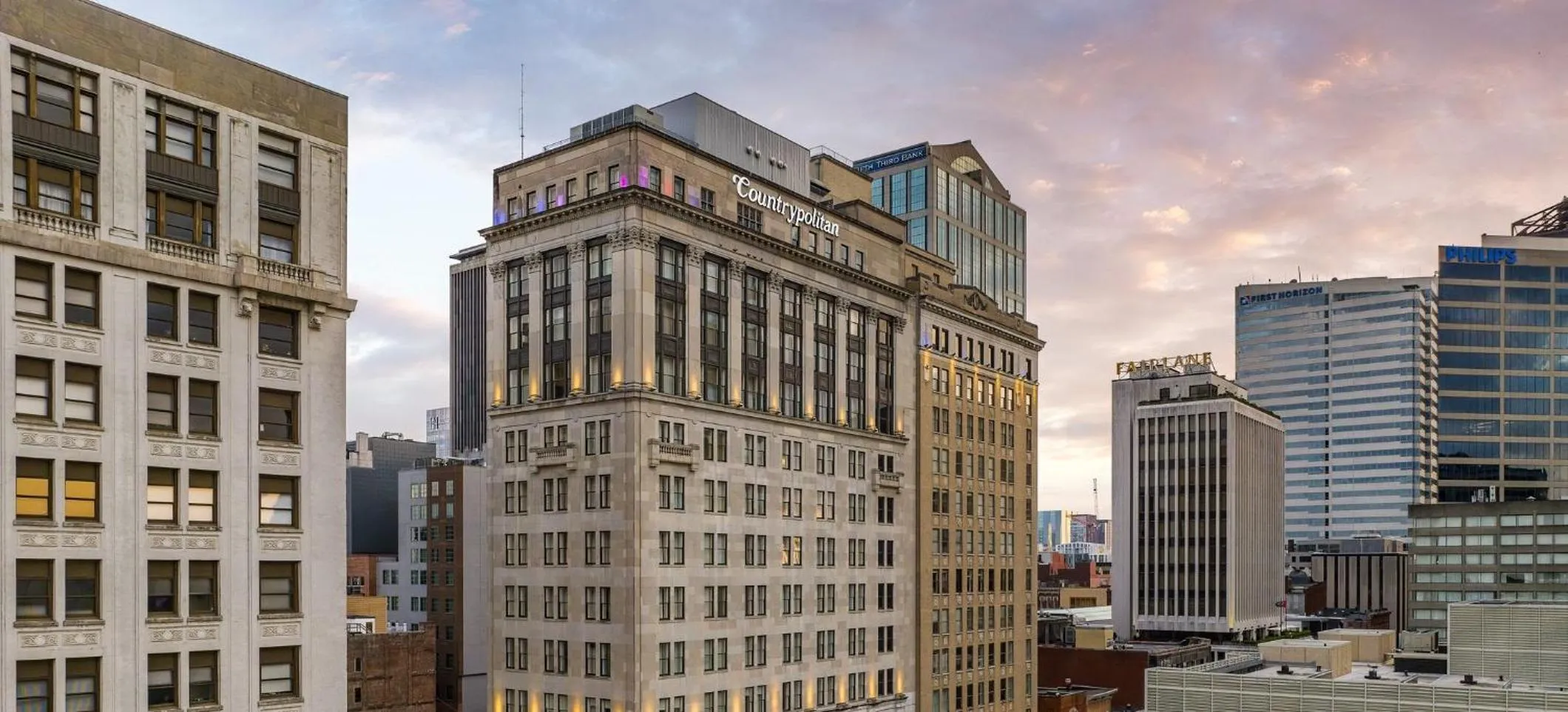 Property building in Hotel Indigo Nashville - The Countrypolitan