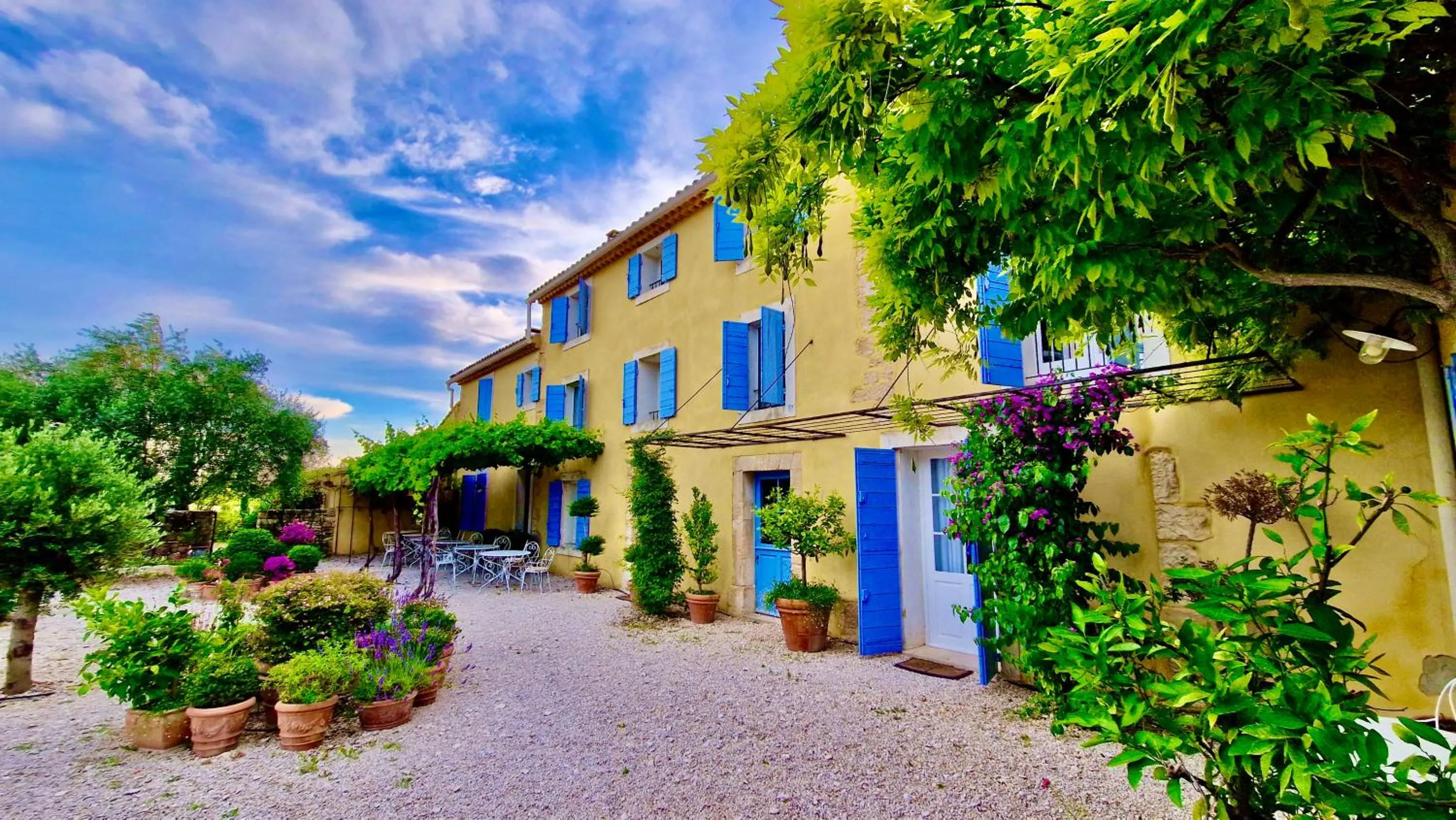 Property building in Bastide Saint-Didier