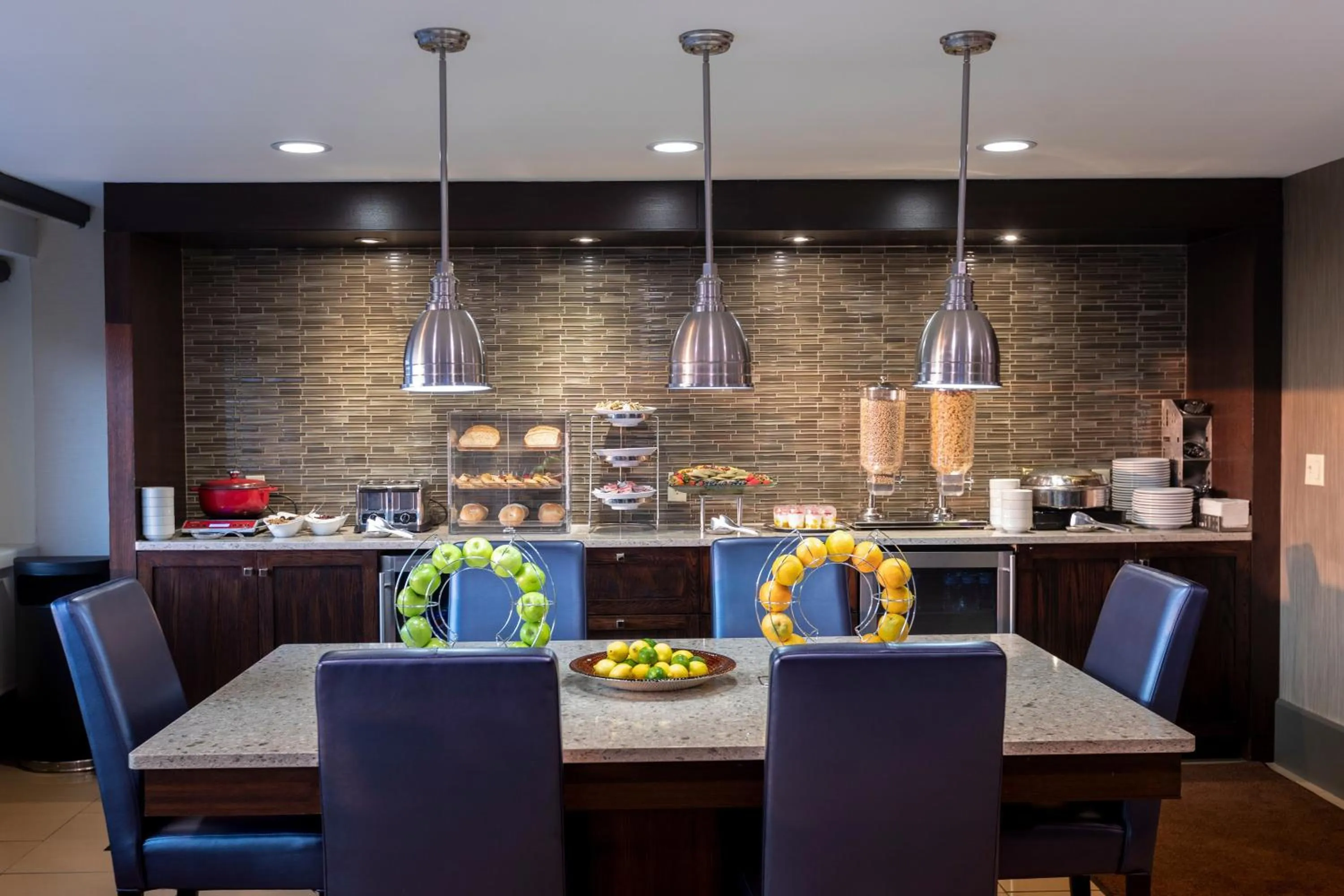 Lounge or bar in Sheraton Niagara Falls