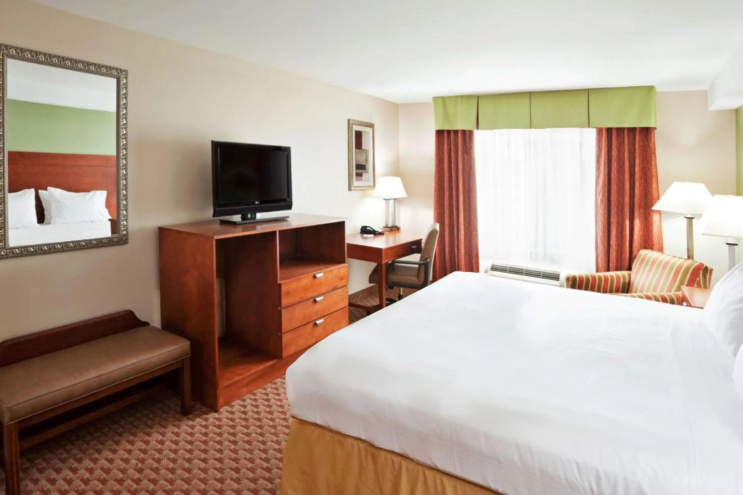 Photo of the whole room, Bed in Holiday Inn Express & Suites Niagara Falls by IHG