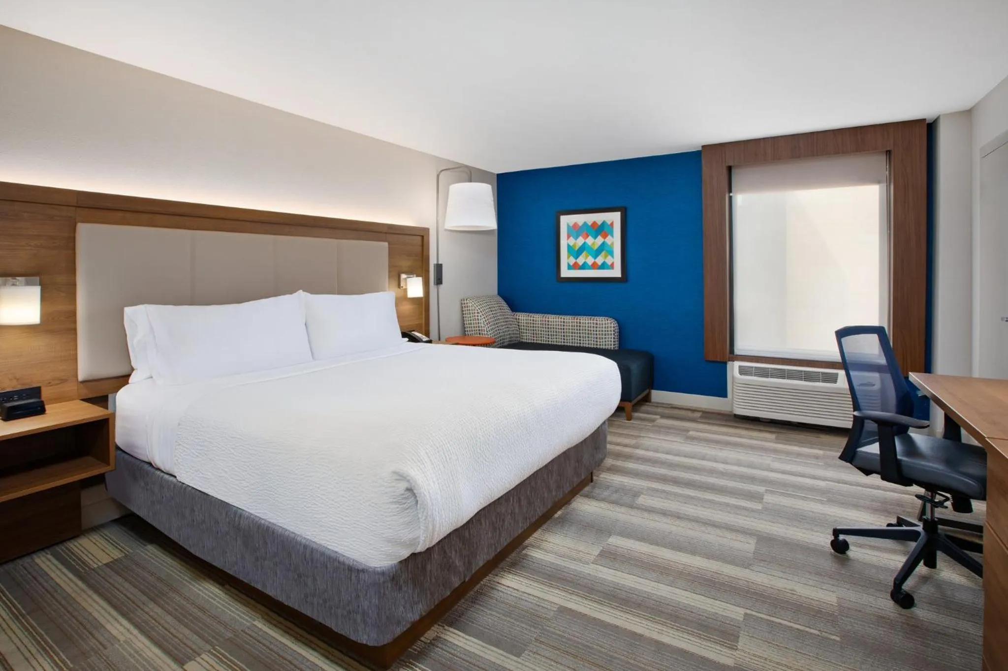 Photo of the whole room, Bed in Holiday Inn Express Nashville-Downtown - Broadway by IHG