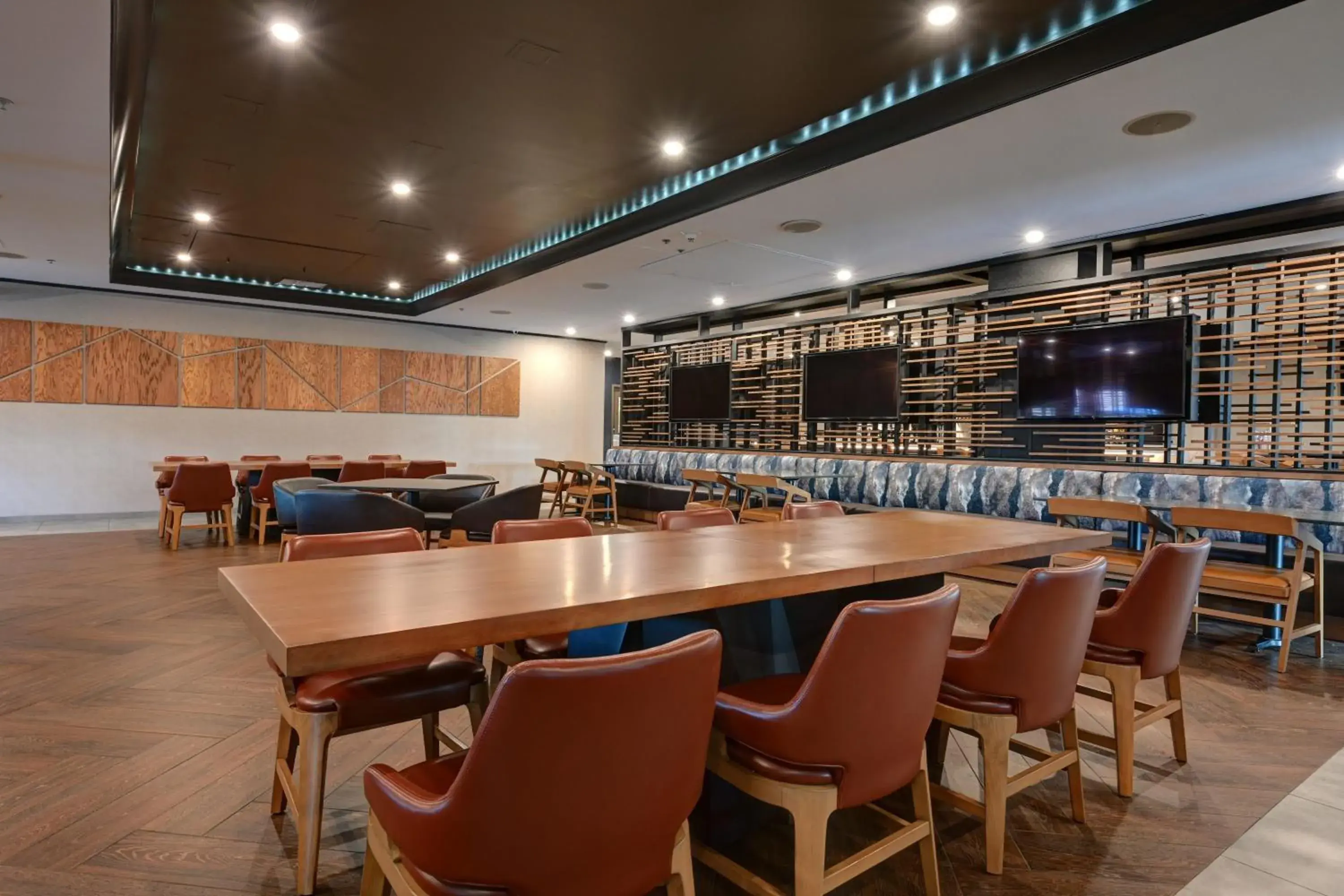 Food and drinks in DoubleTree by Hilton Denver International Airport, CO Food and drinks in DoubleTree by Hilton Denver International Airport, CO