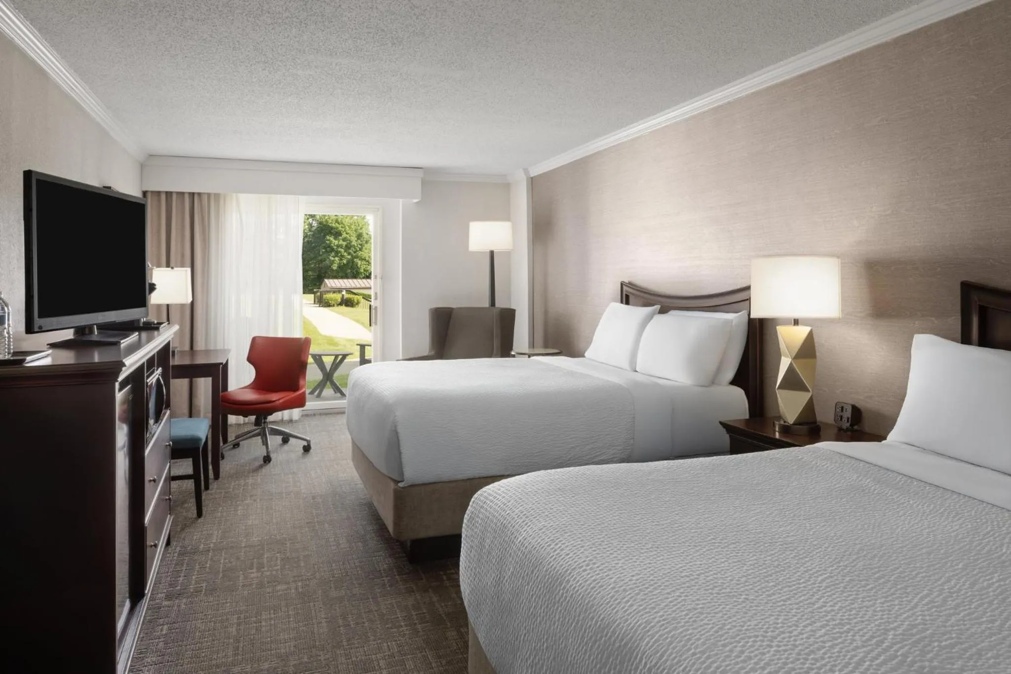 Photo of the whole room, Bed in Holiday Inn Resort Lake George by IHG