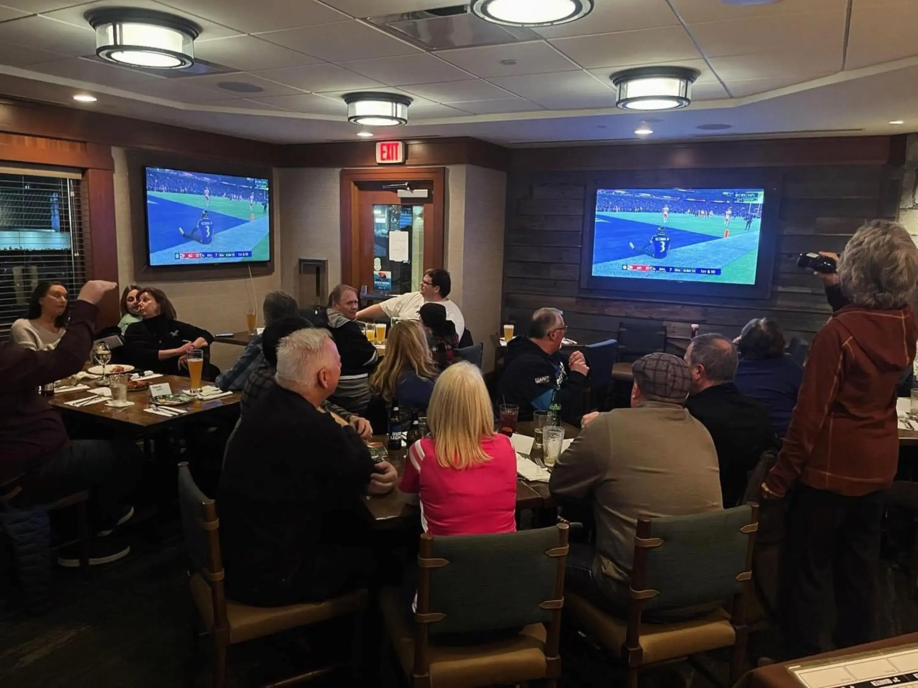 Lounge or bar in Holiday Inn Resort Lake George by IHG Lounge or bar in Holiday Inn Resort Lake George by IHG