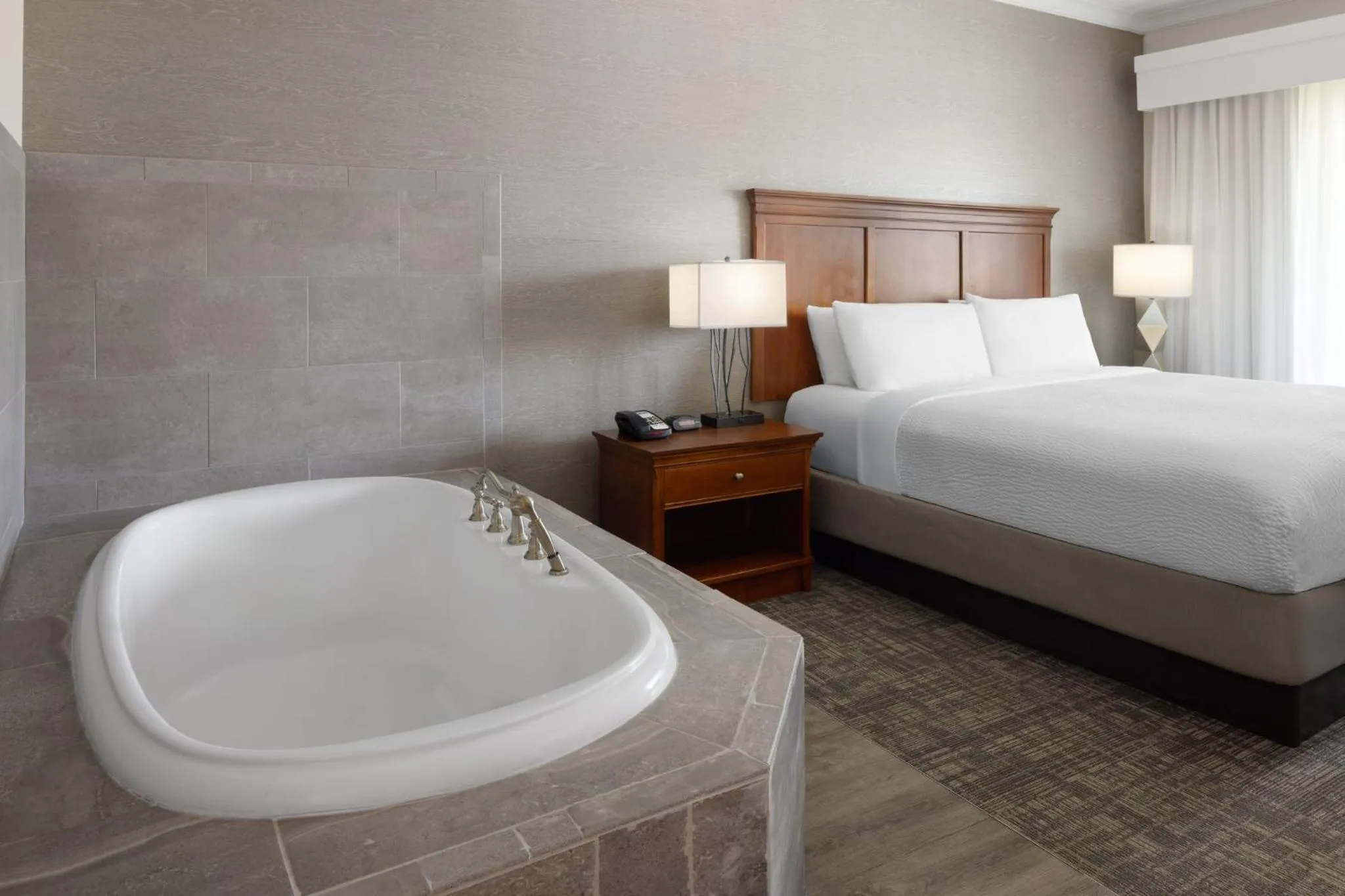 Photo of the whole room, Bed in Holiday Inn Resort Lake George by IHG