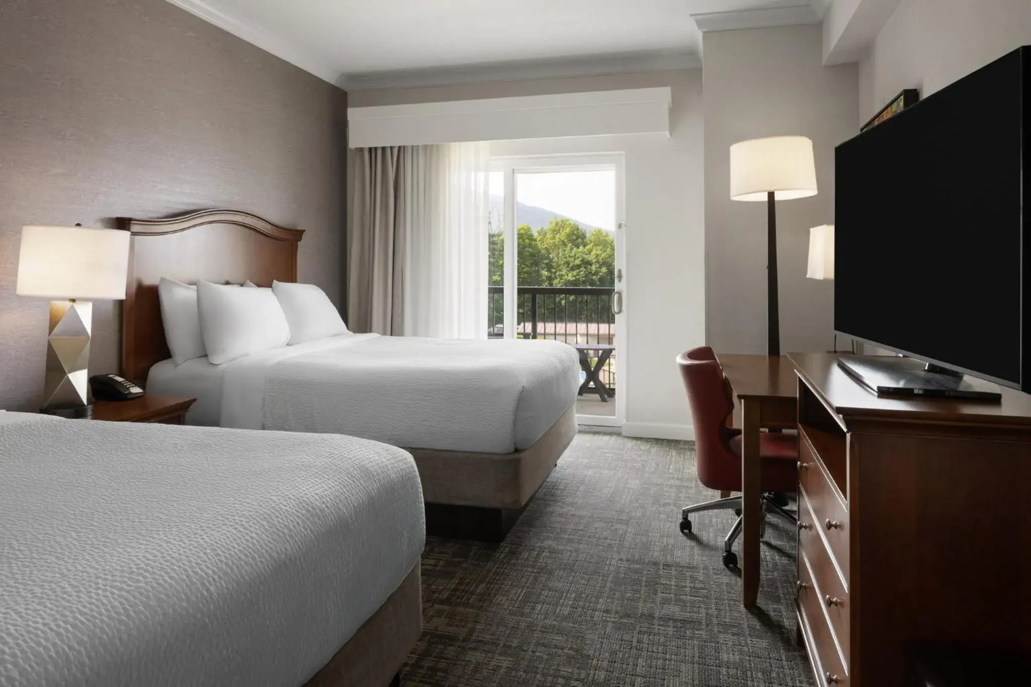 Photo of the whole room, Bed in Holiday Inn Resort Lake George by IHG Photo of the whole room, Bed in Holiday Inn Resort Lake George by IHG