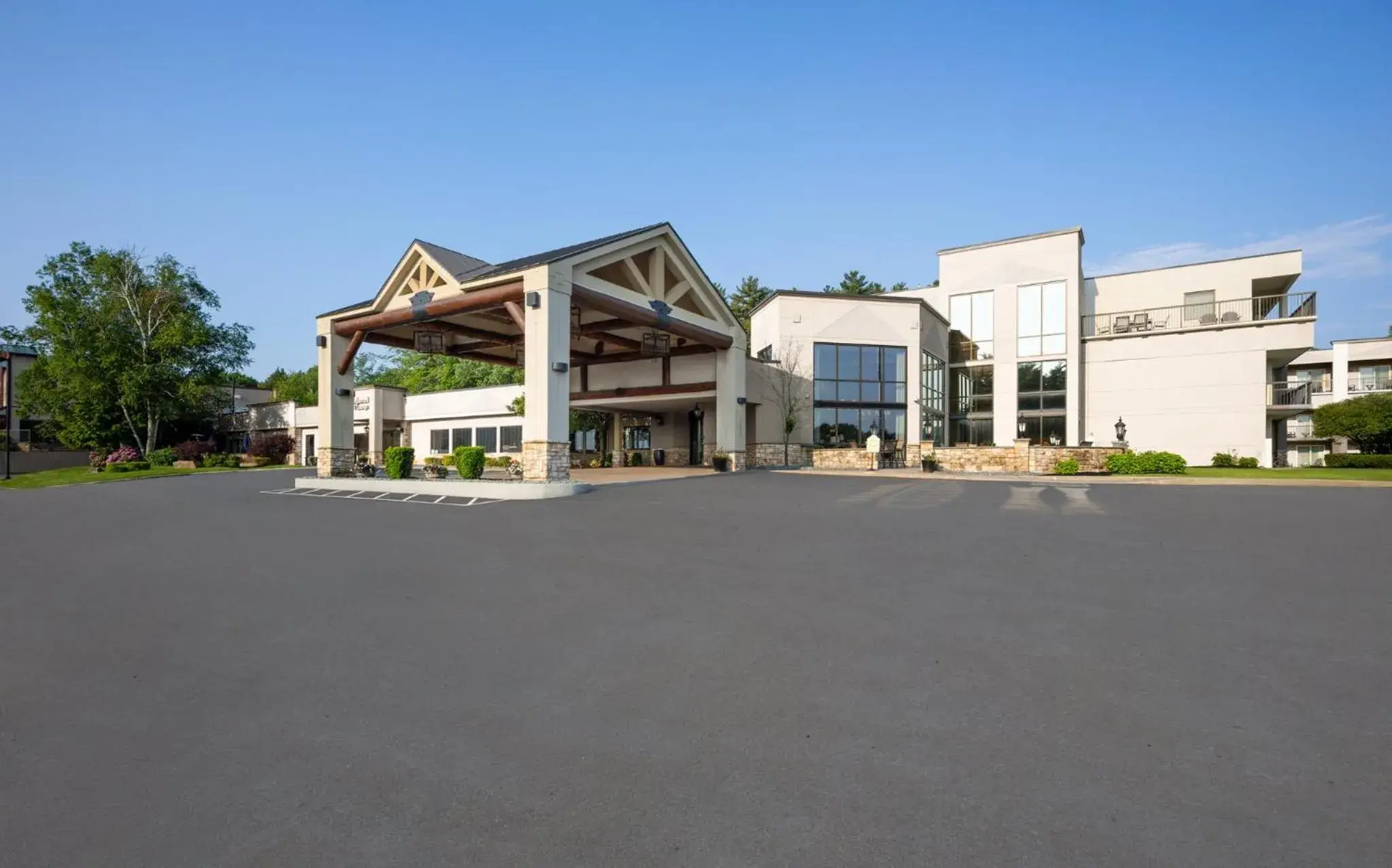 Property building in Holiday Inn Resort Lake George by IHG Property building in Holiday Inn Resort Lake George by IHG