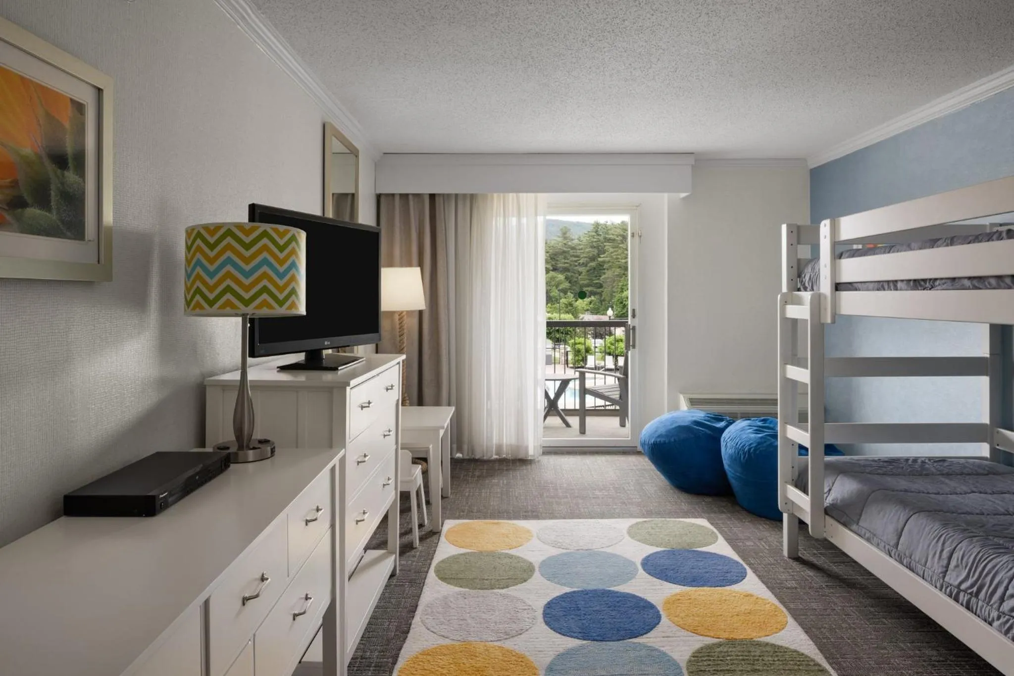 Photo of the whole room, Bed in Holiday Inn Resort Lake George by IHG