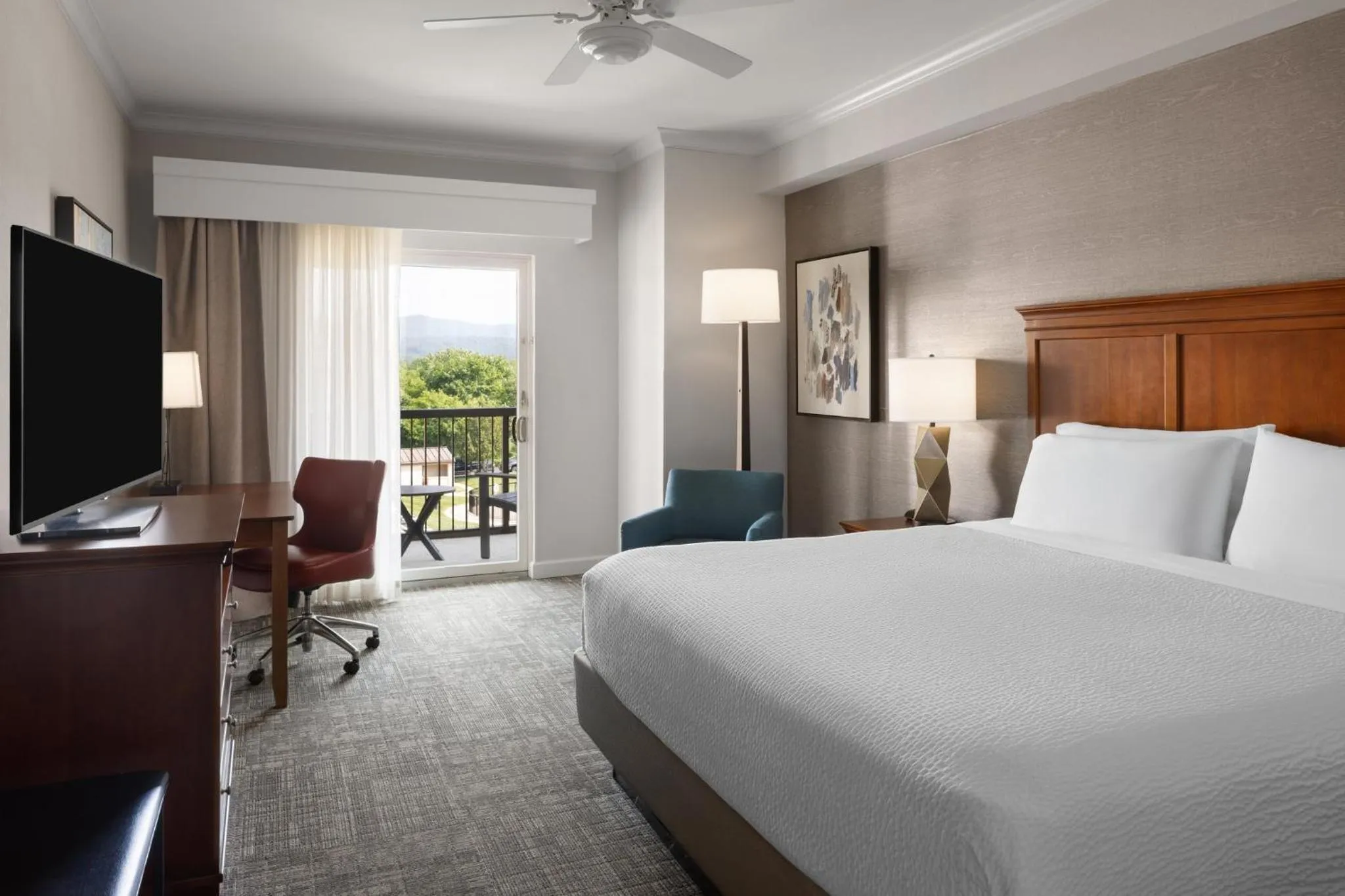 Photo of the whole room, Bed in Holiday Inn Resort Lake George by IHG