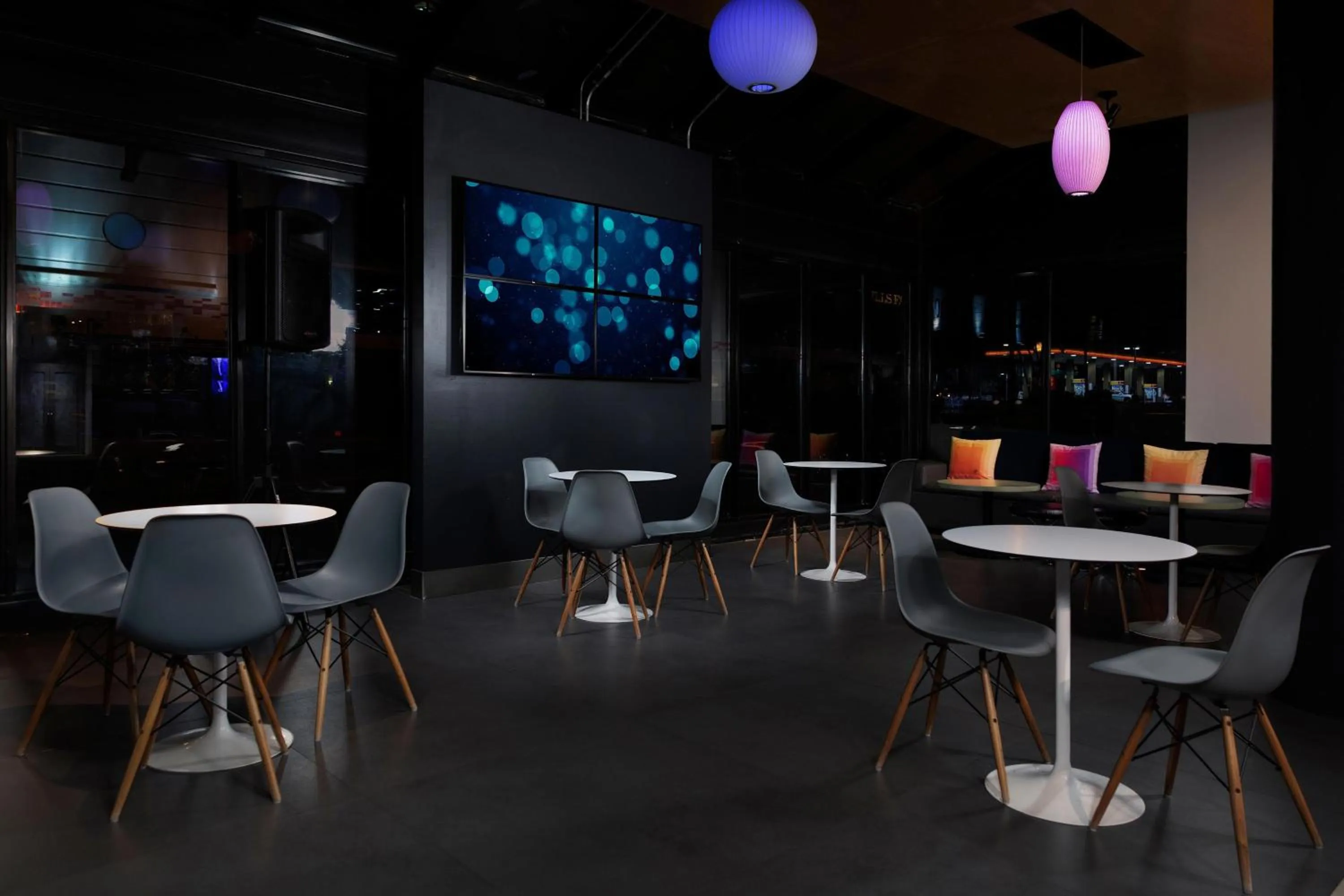 Lounge or bar in Aloft Nashville West End
