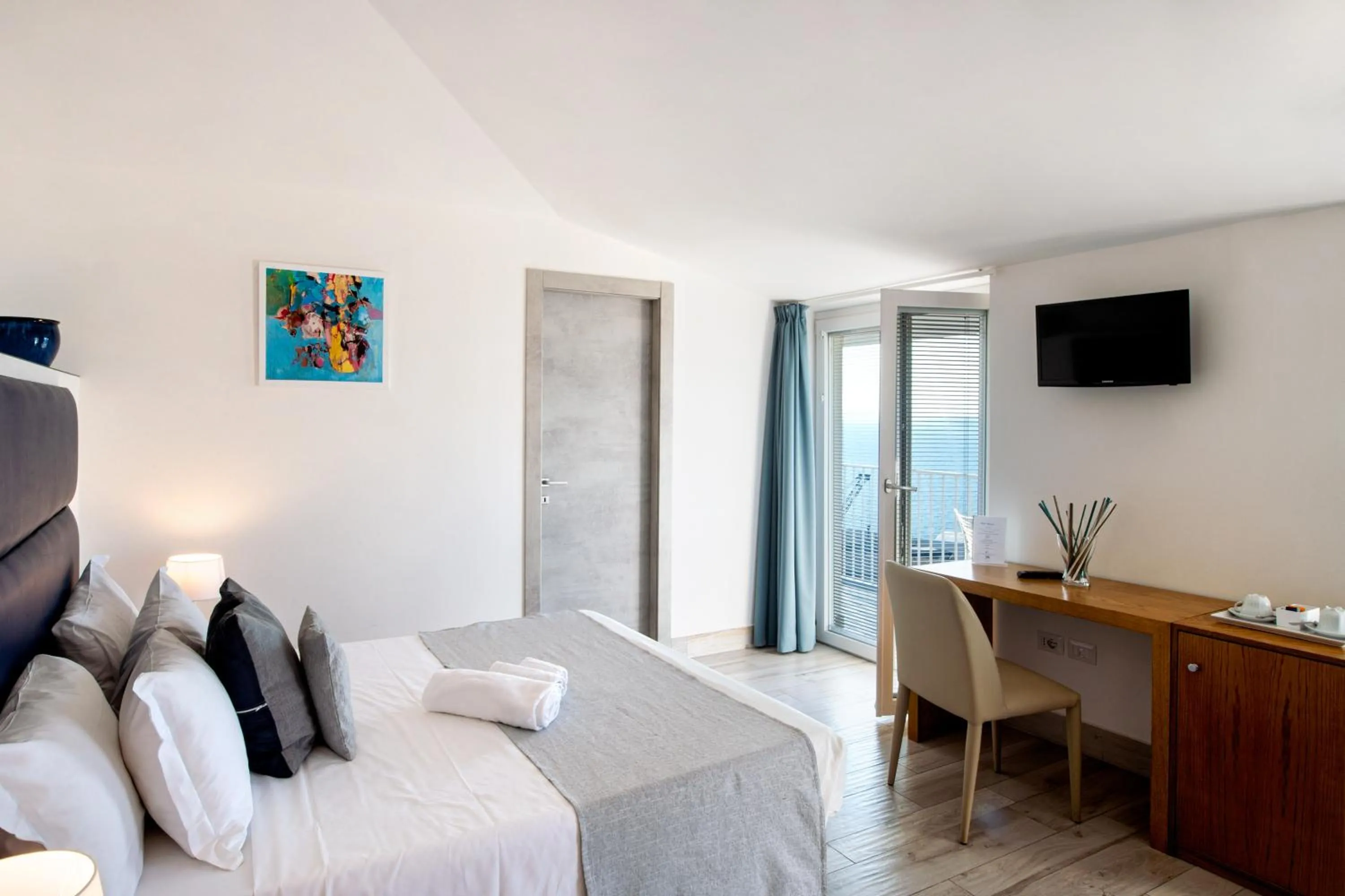 Communal lounge/ TV room, Bed in Relais Manfredi