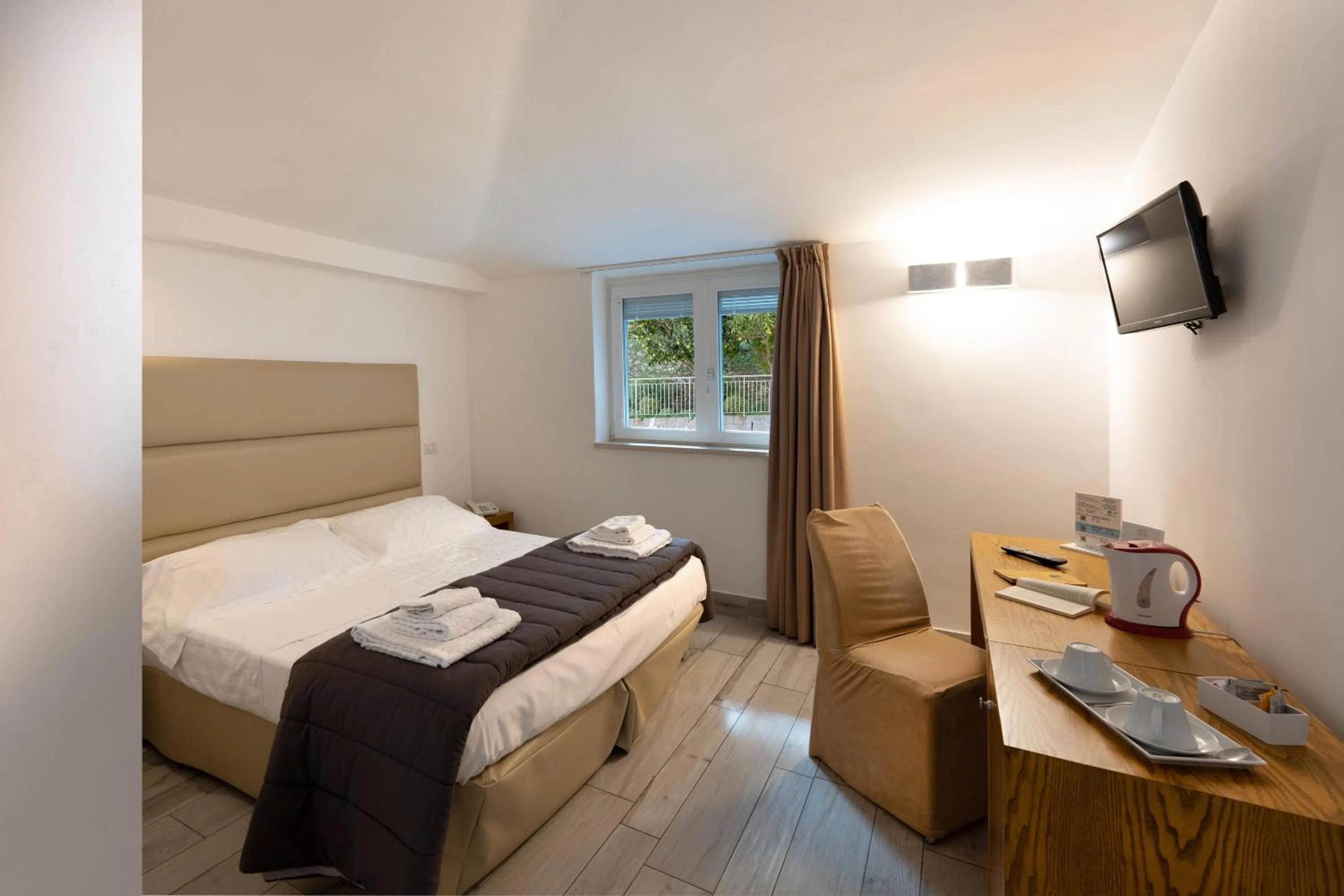 Garden view, Bed in Relais Manfredi