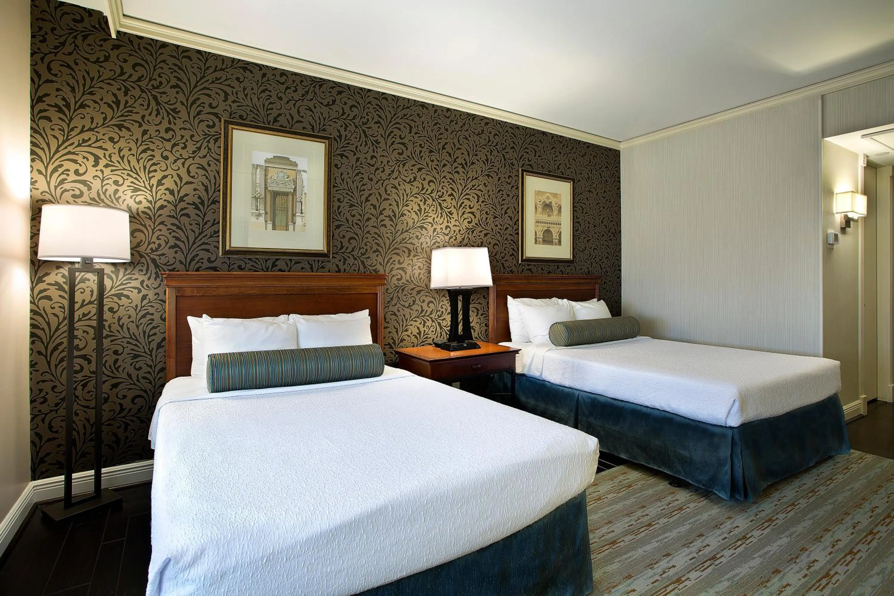 Bedroom, Bed in The Whitehall Houston