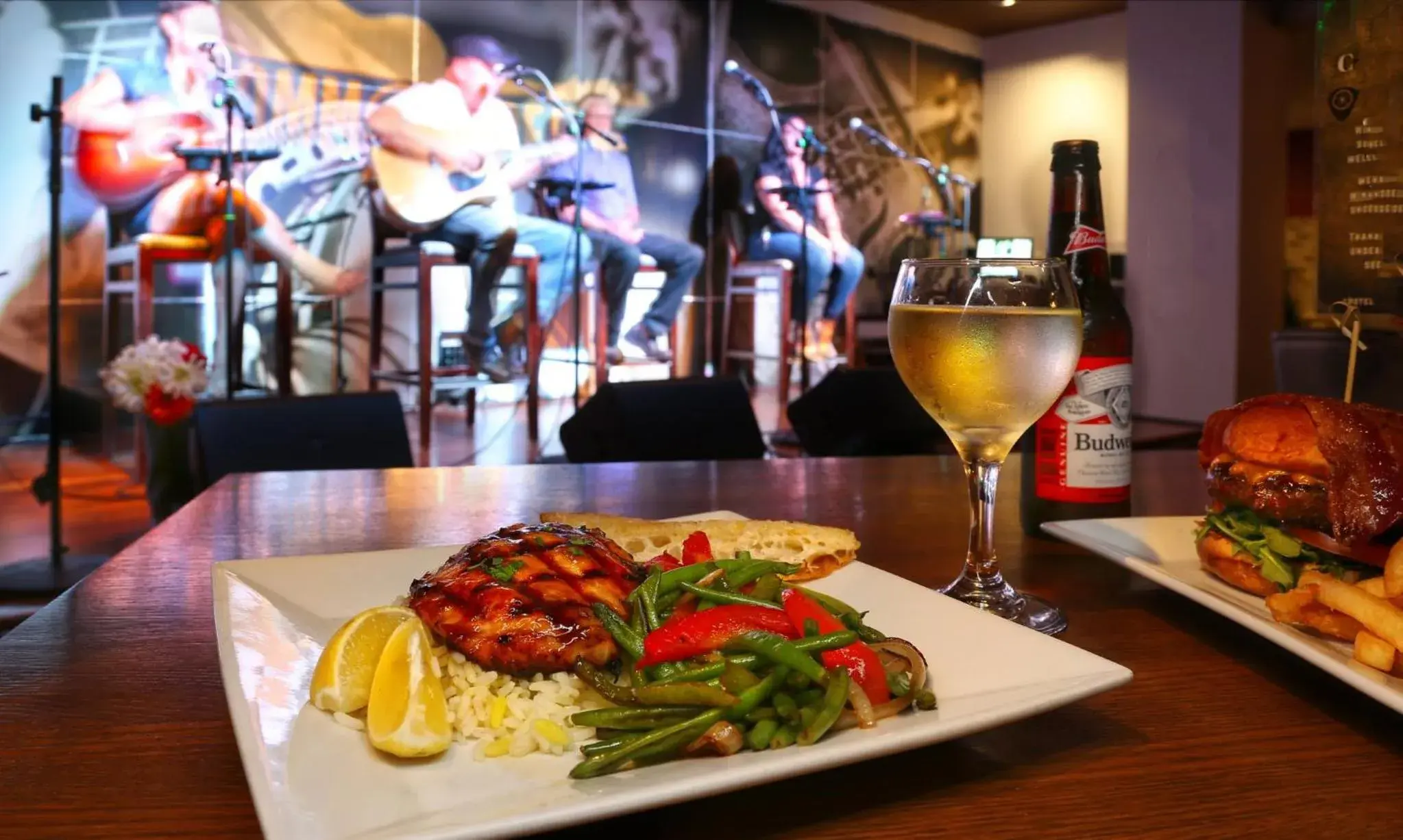 Restaurant/places to eat in Holiday Inn Nashville - Vanderbilt - Dwtn by IHG Restaurant/places to eat in Holiday Inn Nashville - Vanderbilt - Dwtn by IHG