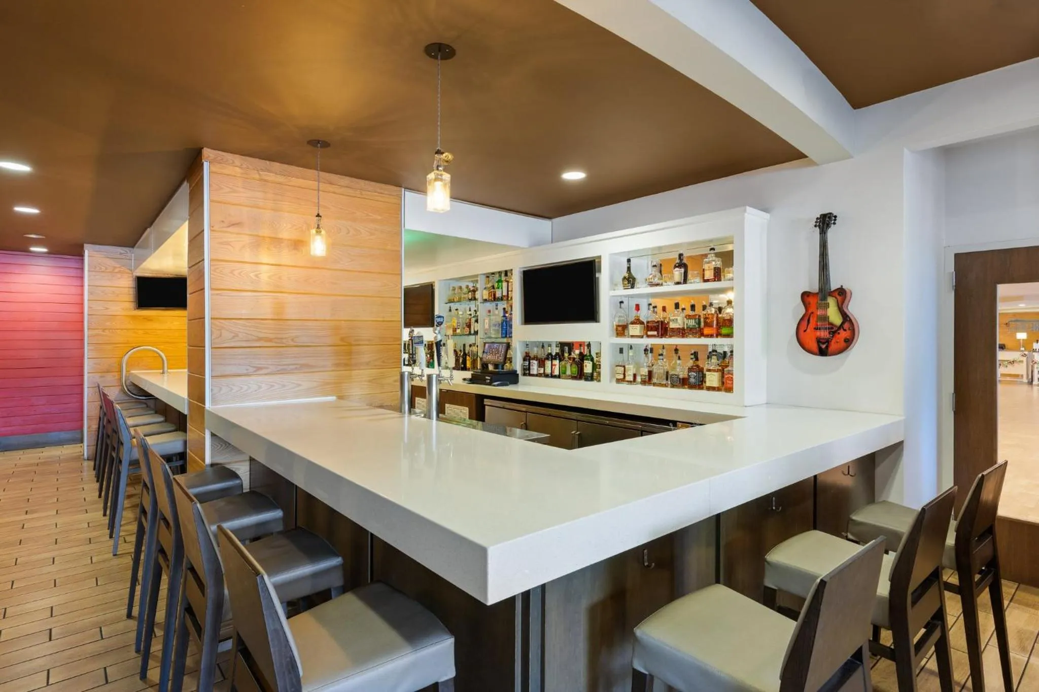 Lounge or bar in Holiday Inn Nashville - Vanderbilt - Dwtn by IHG
