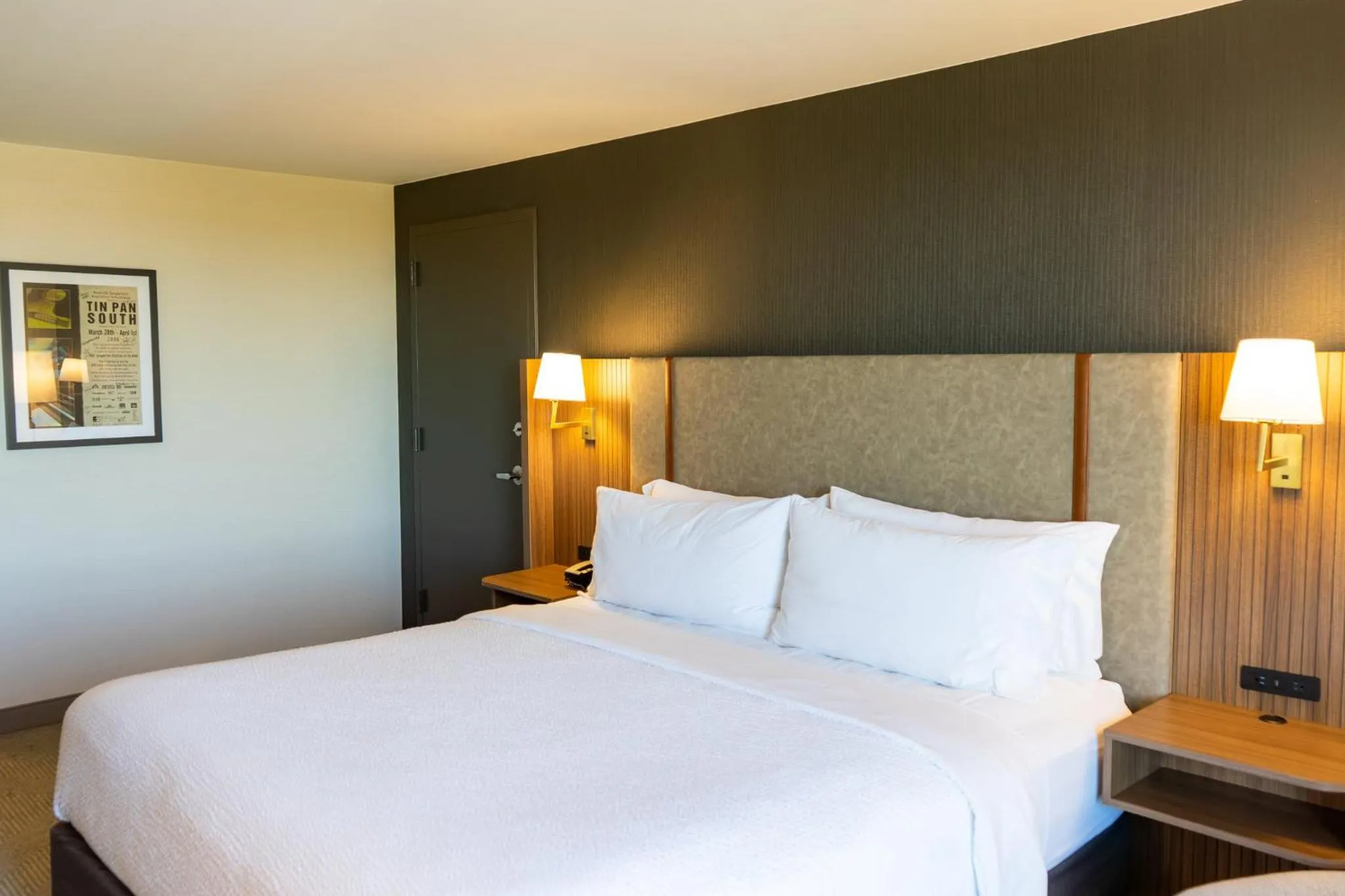 Bedroom, Bed in Holiday Inn Nashville - Vanderbilt - Dwtn by IHG