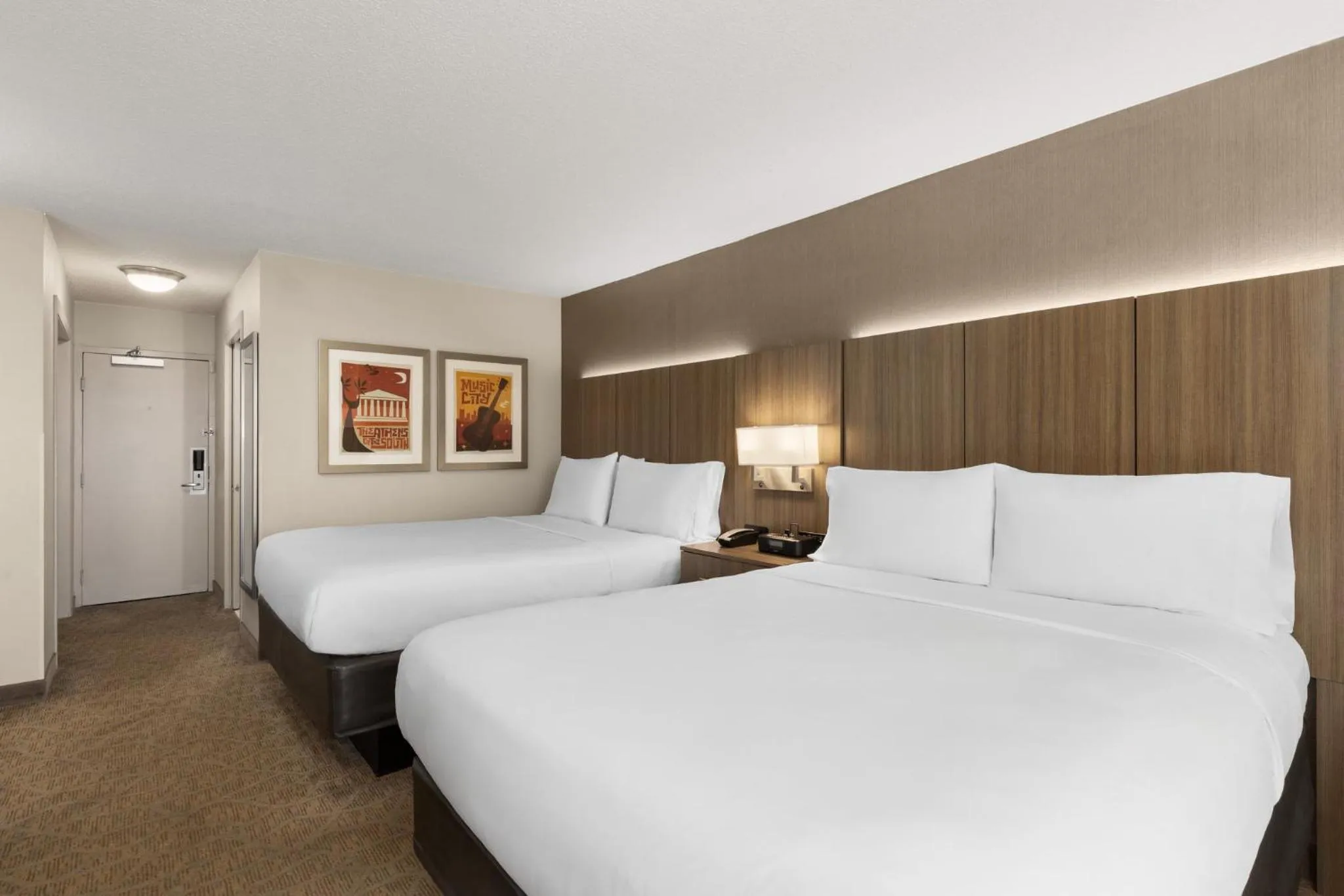 Photo of the whole room, Bed in Holiday Inn Nashville - Vanderbilt - Dwtn by IHG