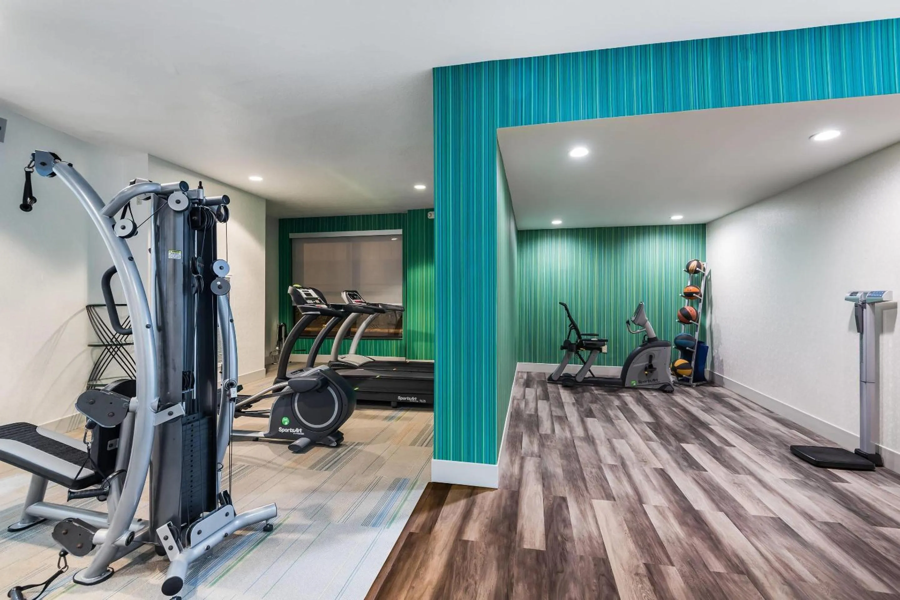 Fitness centre/facilities in Country Inn & Suites by Radisson, Downtown Albany New York
