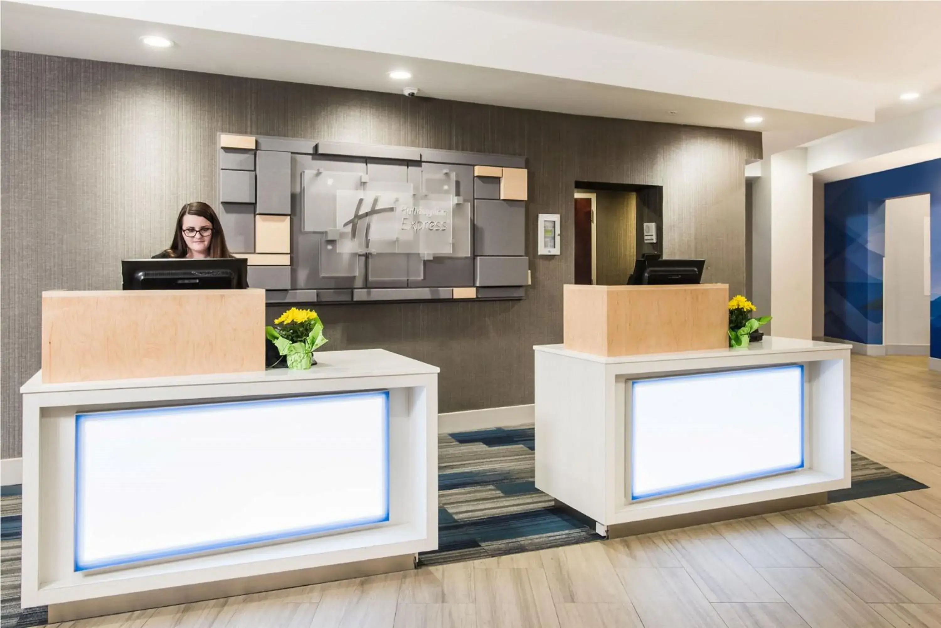 Property building, Lobby/Reception in Holiday Inn Express Albany Downtown