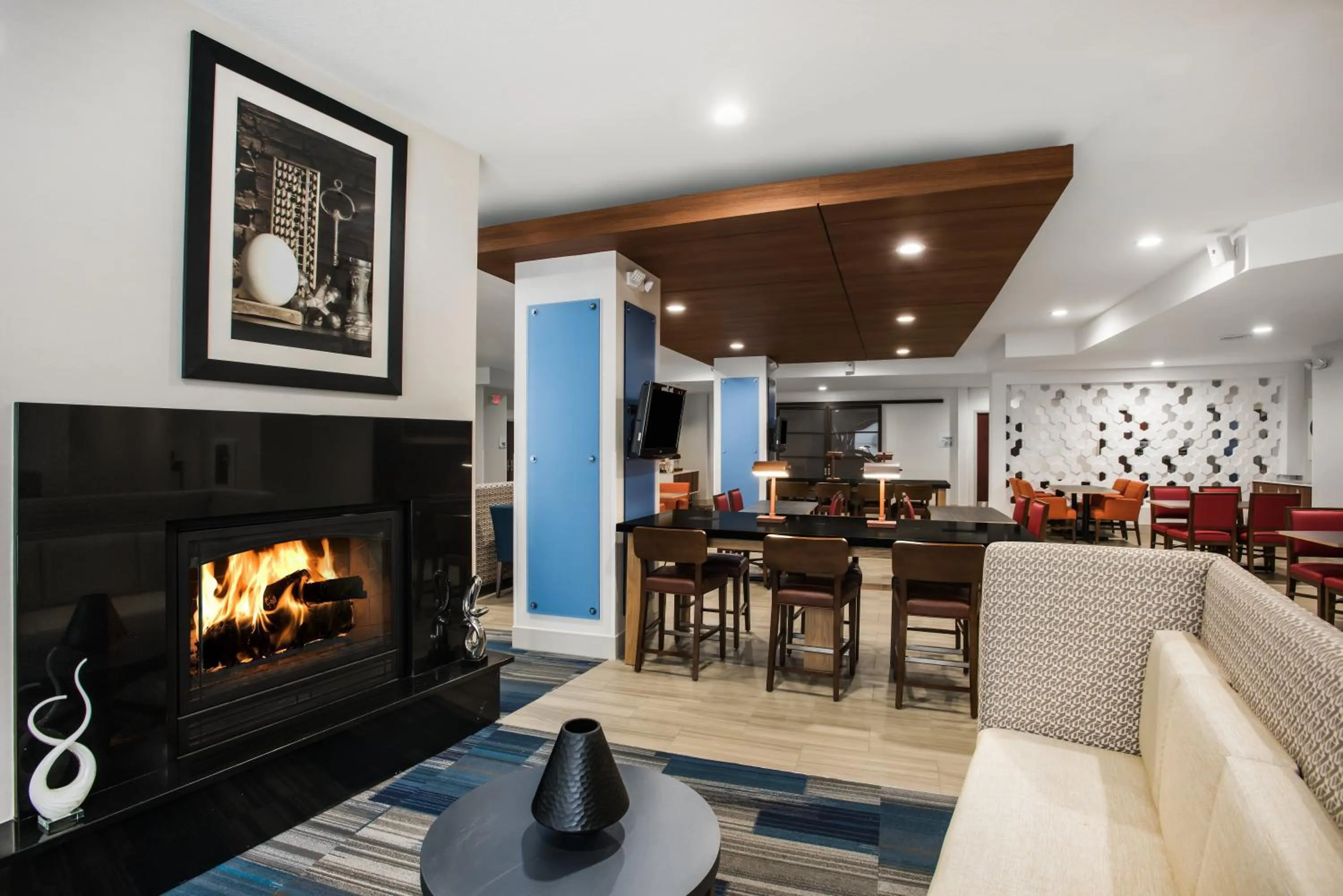 Property building, Restaurant/Places to Eat in Holiday Inn Express Albany Downtown