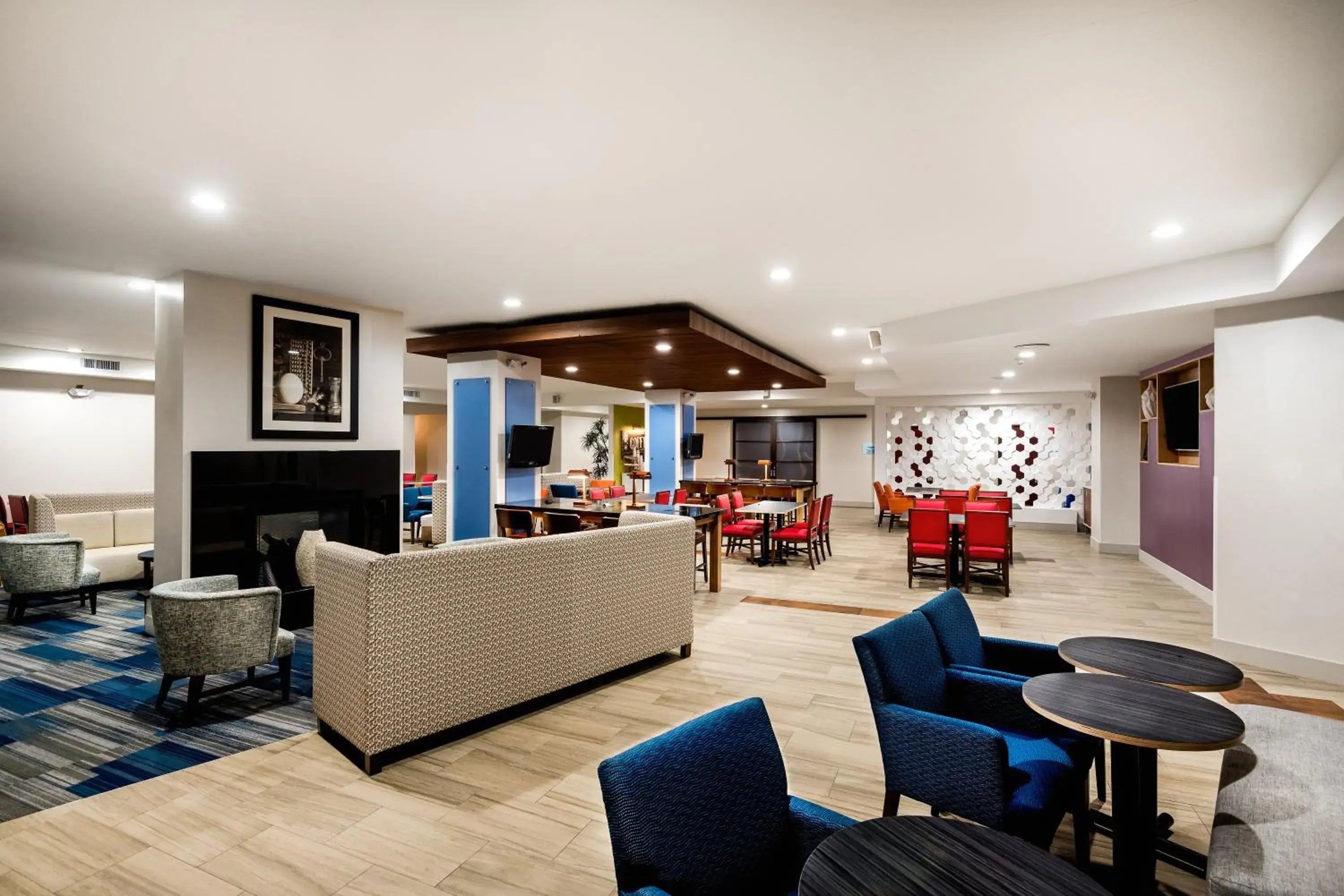 Property building, Lobby/Reception in Holiday Inn Express Albany Downtown