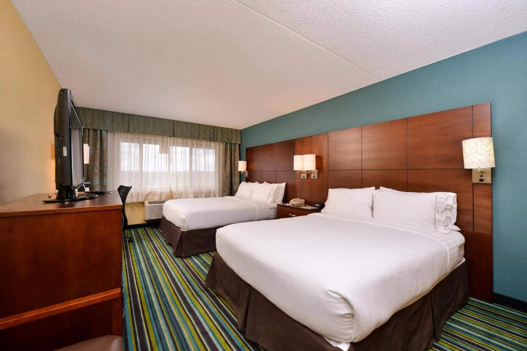 Photo of the whole room, Bed in Holiday Inn Express Flagstaff by IHG