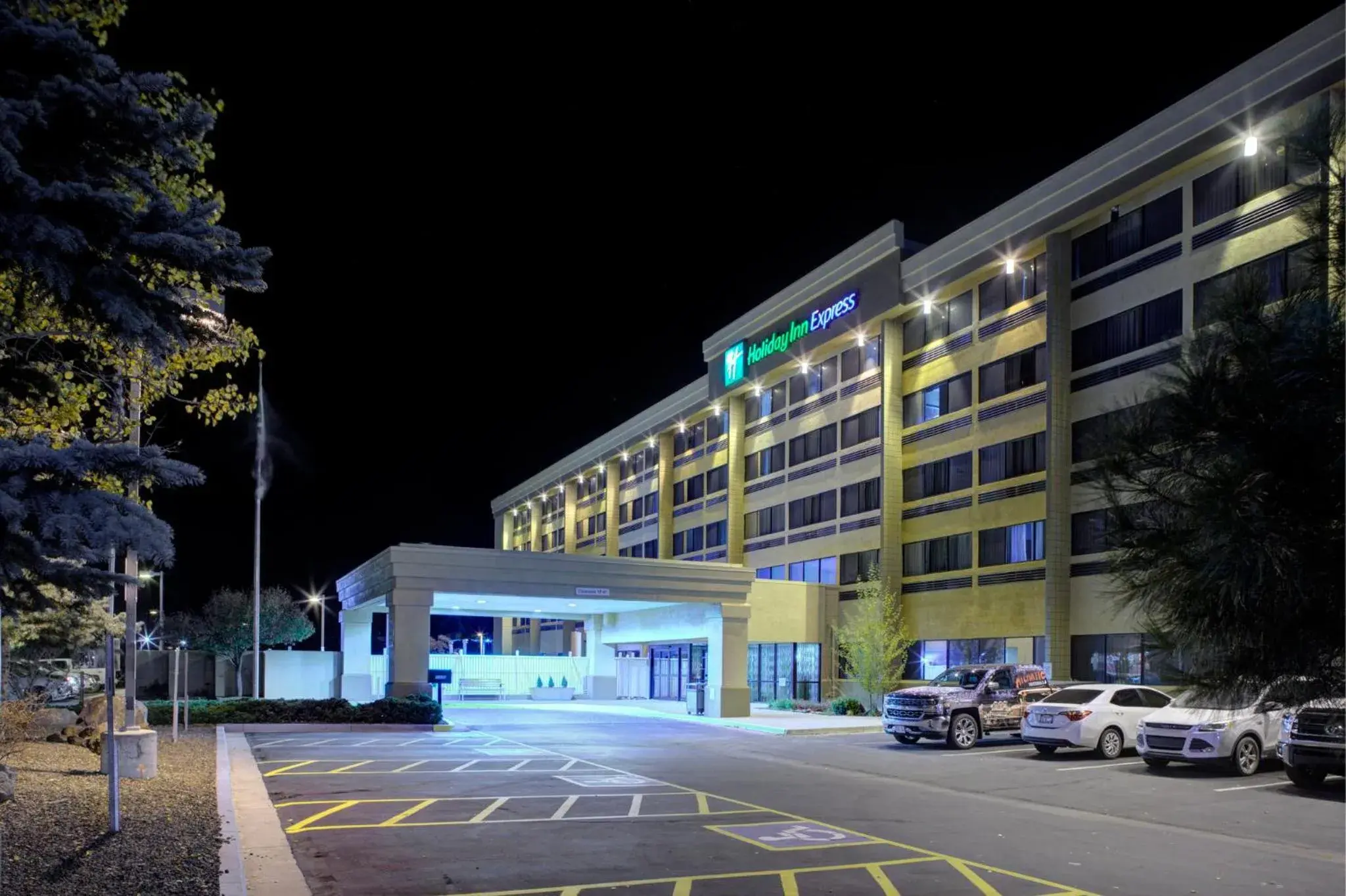 Property building in Holiday Inn Express Flagstaff by IHG Property building in Holiday Inn Express Flagstaff by IHG