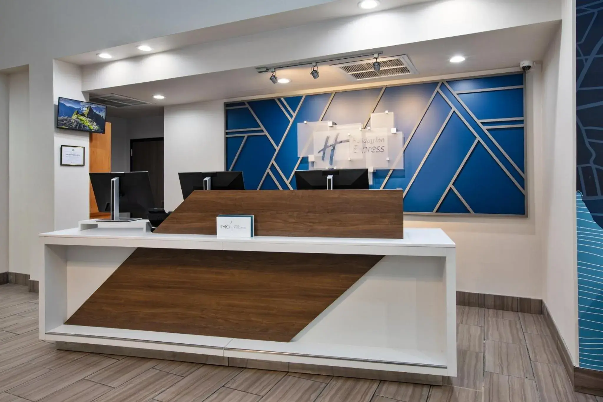 Property building in Holiday Inn Express Flagstaff by IHG Property building in Holiday Inn Express Flagstaff by IHG